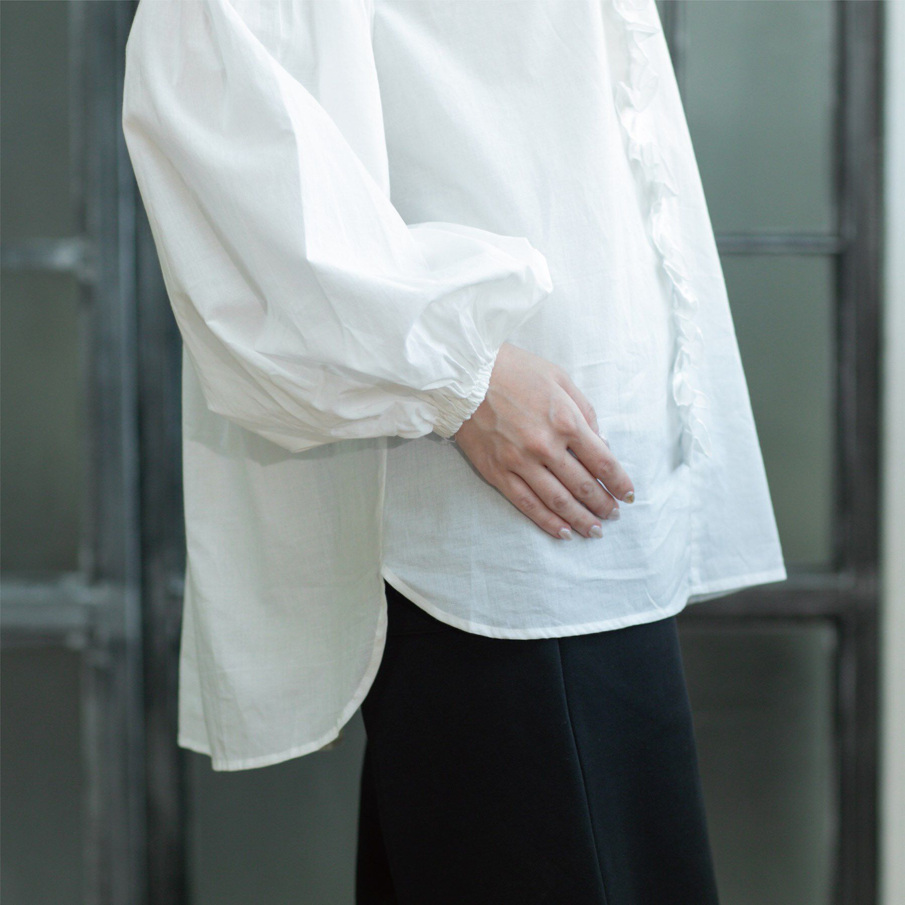 OPAQUE.CLIP「Vネックアシメフリルブラウス【洗濯機洗い可】」|シャツ・ブラウス|