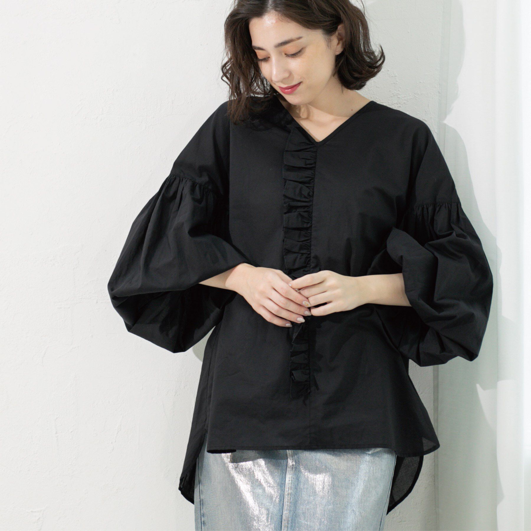 OPAQUE.CLIP「Vネックアシメフリルブラウス【洗濯機洗い可】」|シャツ・ブラウス|