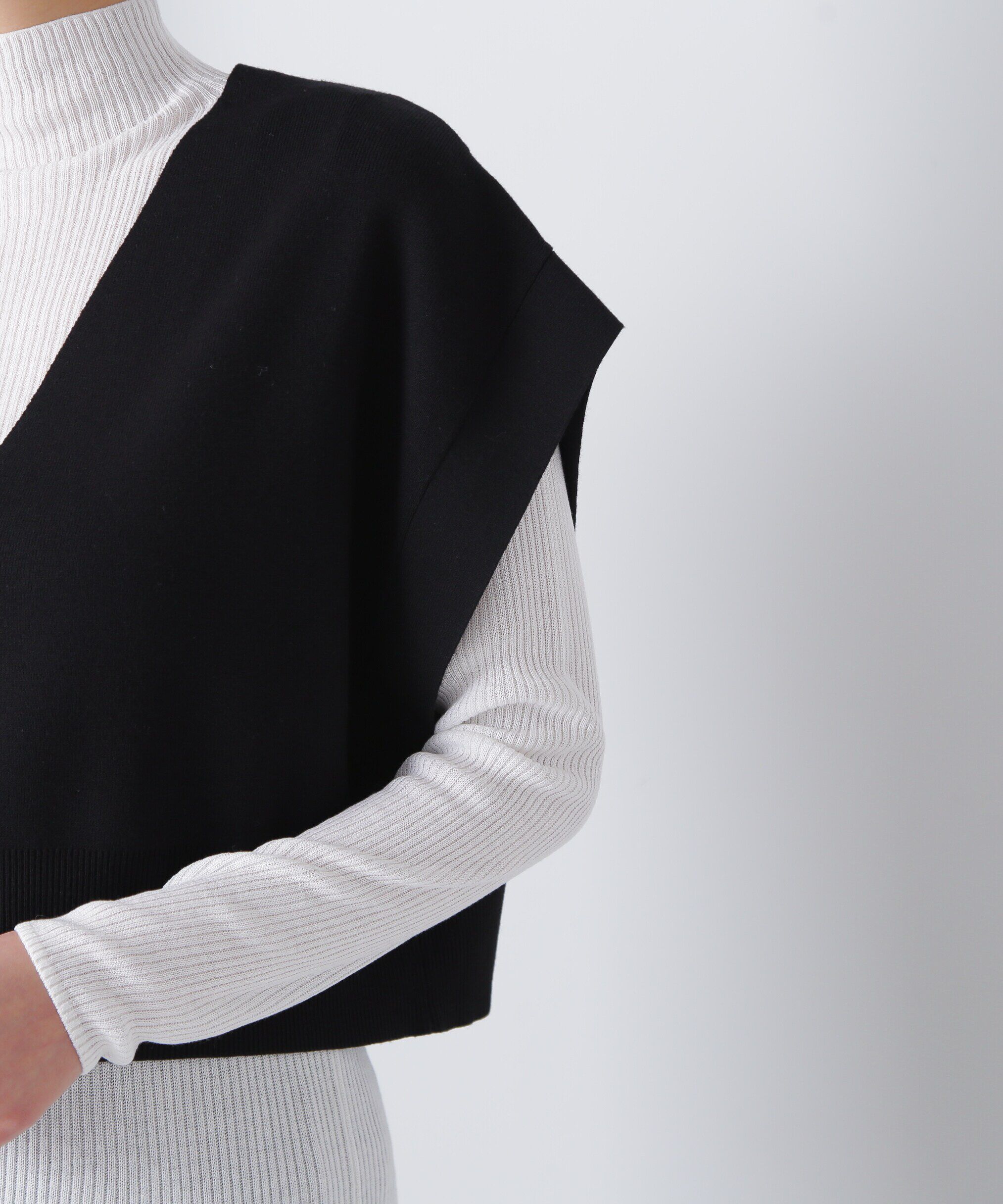  「Vネックベスト&times;シアーリブトップス」|ニット・セーター|