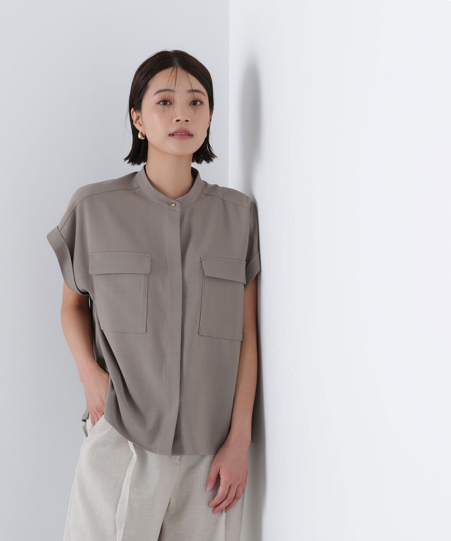  「ドライタッチダブルポケットブラウス」|シャツ・ブラウス|グレージュ3