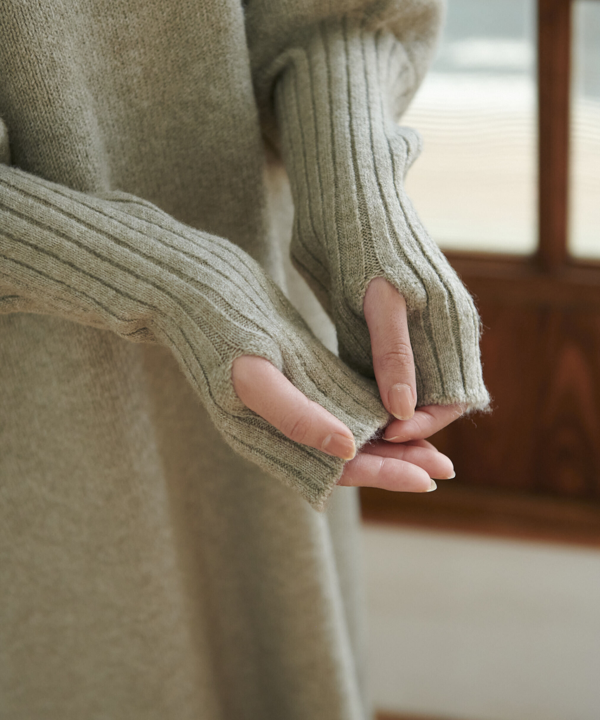  「指穴リブニットワンピース」|ワンピース|