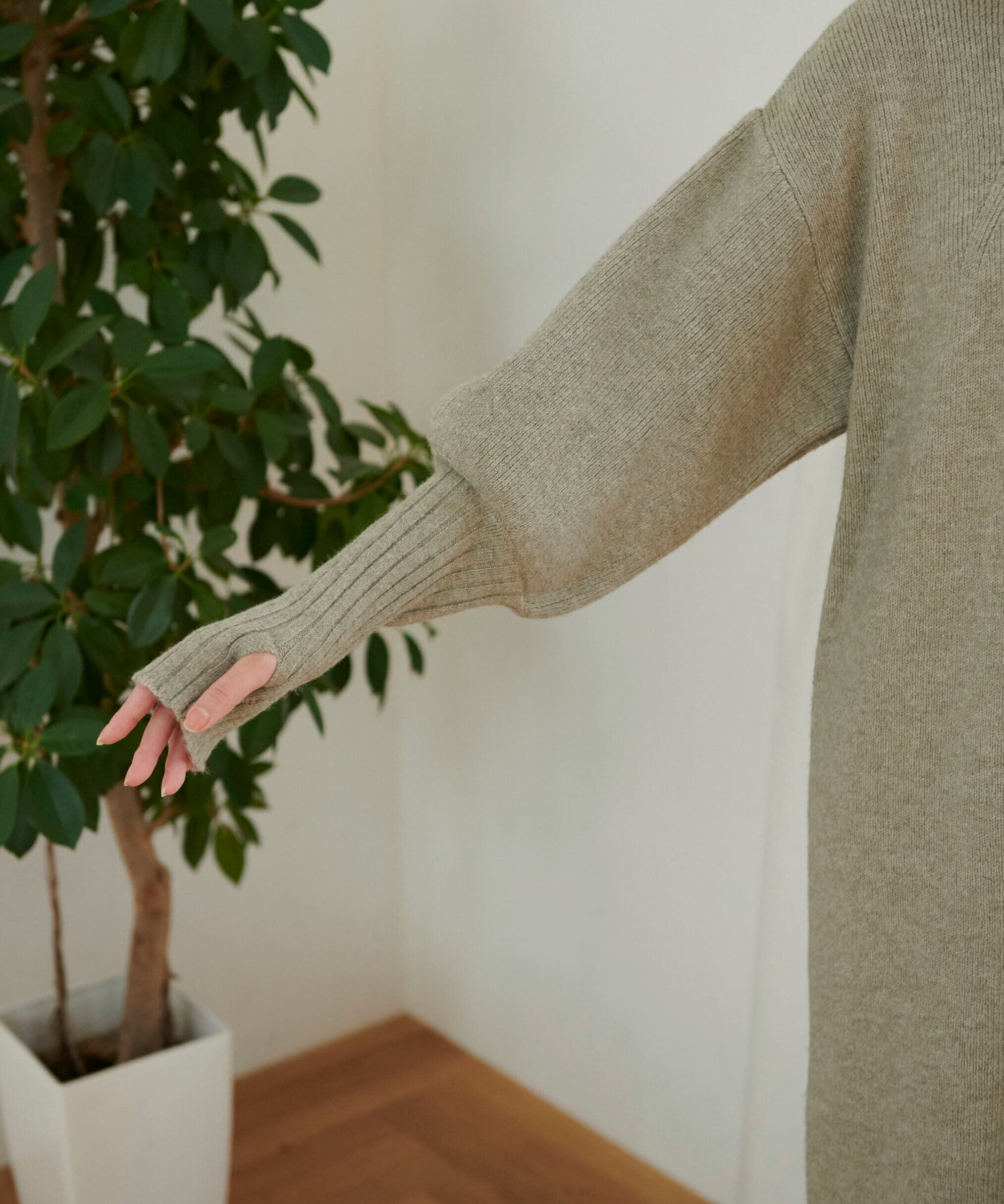  「指穴リブニットワンピース」|ワンピース|