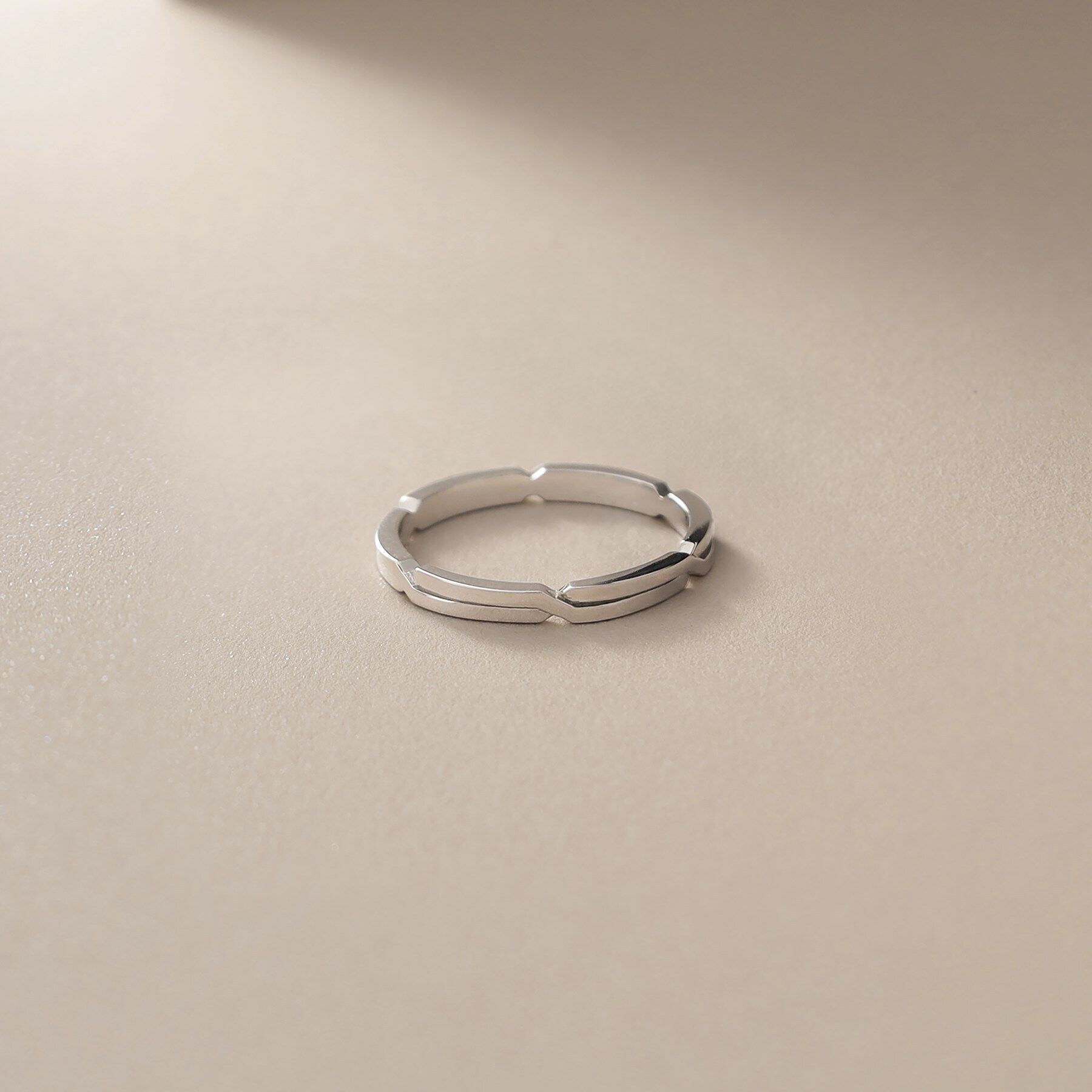 COCOSHNIK「K10連続交差 パートナーリング（メンズ） WG」|リング|