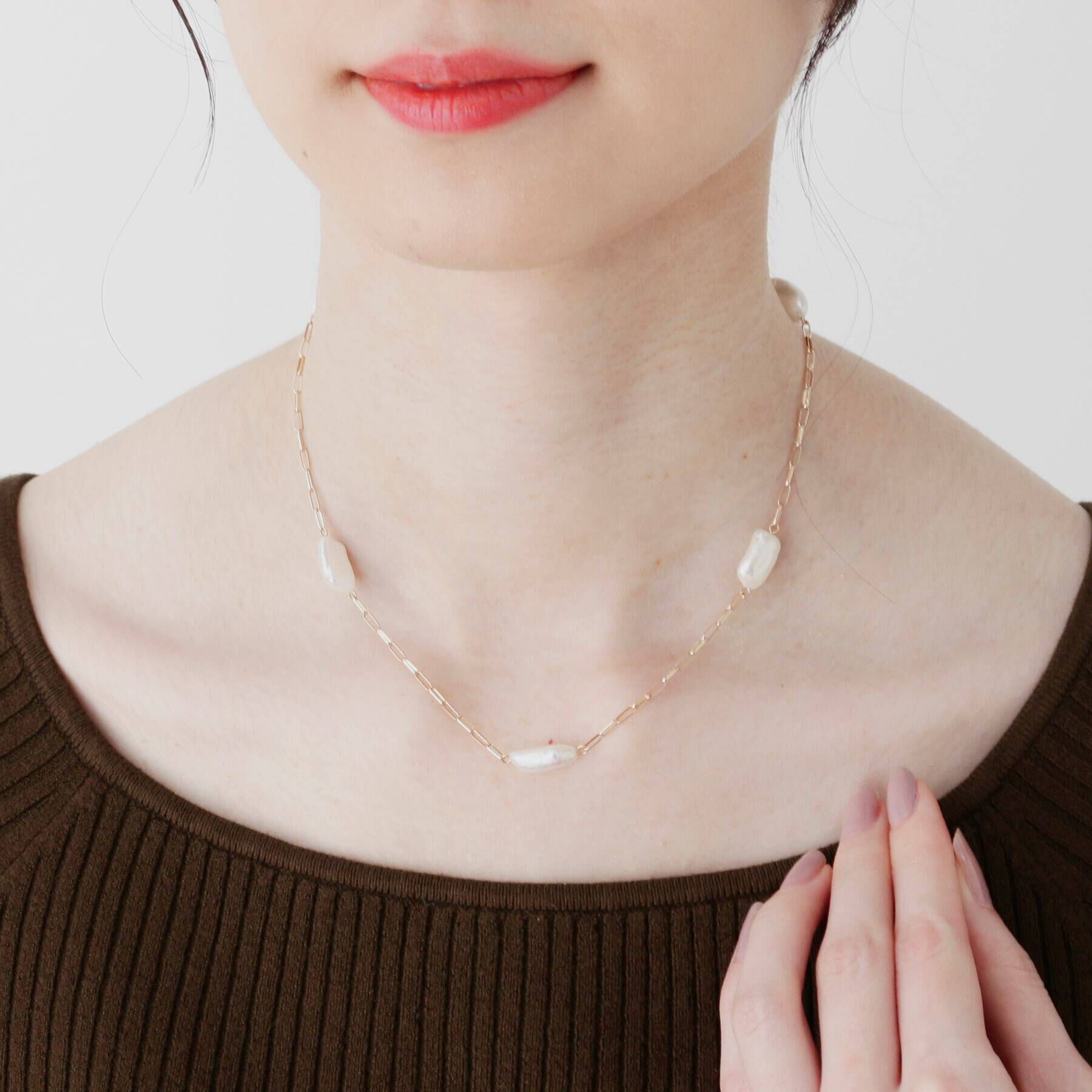 COCOSHNIK「K10バロック淡水パール ステーション ネックレス」|ネックレス|