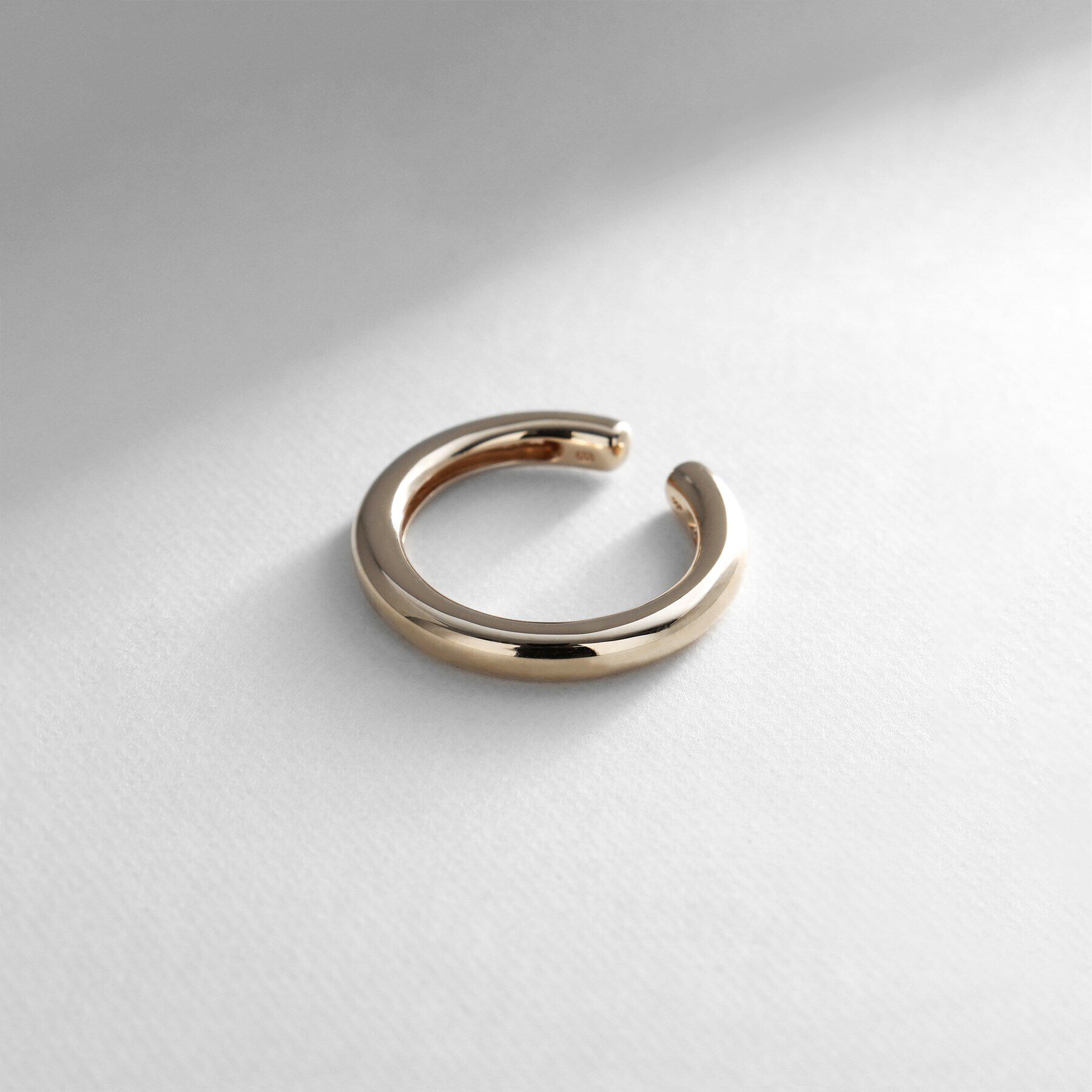 COCOSHNIK「K10丸線ボリューム イヤーカフ大」|イヤリング|