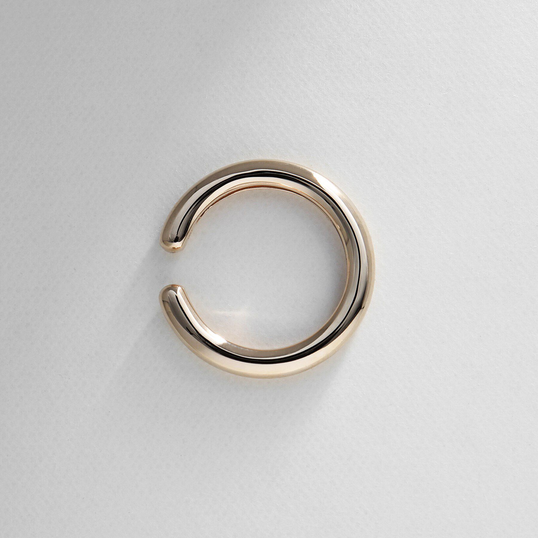 COCOSHNIK「K10丸線ボリューム イヤーカフ大」|イヤリング|