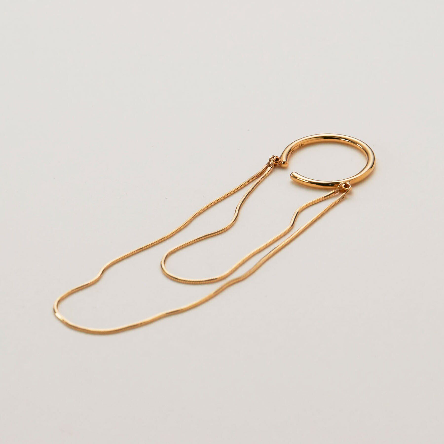 COCOSHNIK「K10コンパクトチェーン ドレープイヤーカフ」|イヤリング|