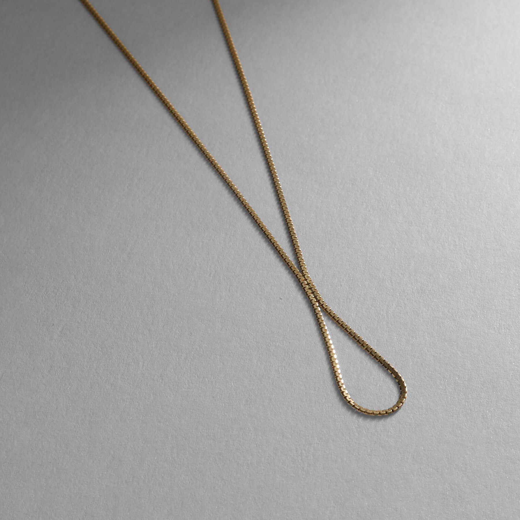 COCOSHNIK「K10ベネチアンフラットチェーンドレープY字 ネックレス小」|ネックレス|