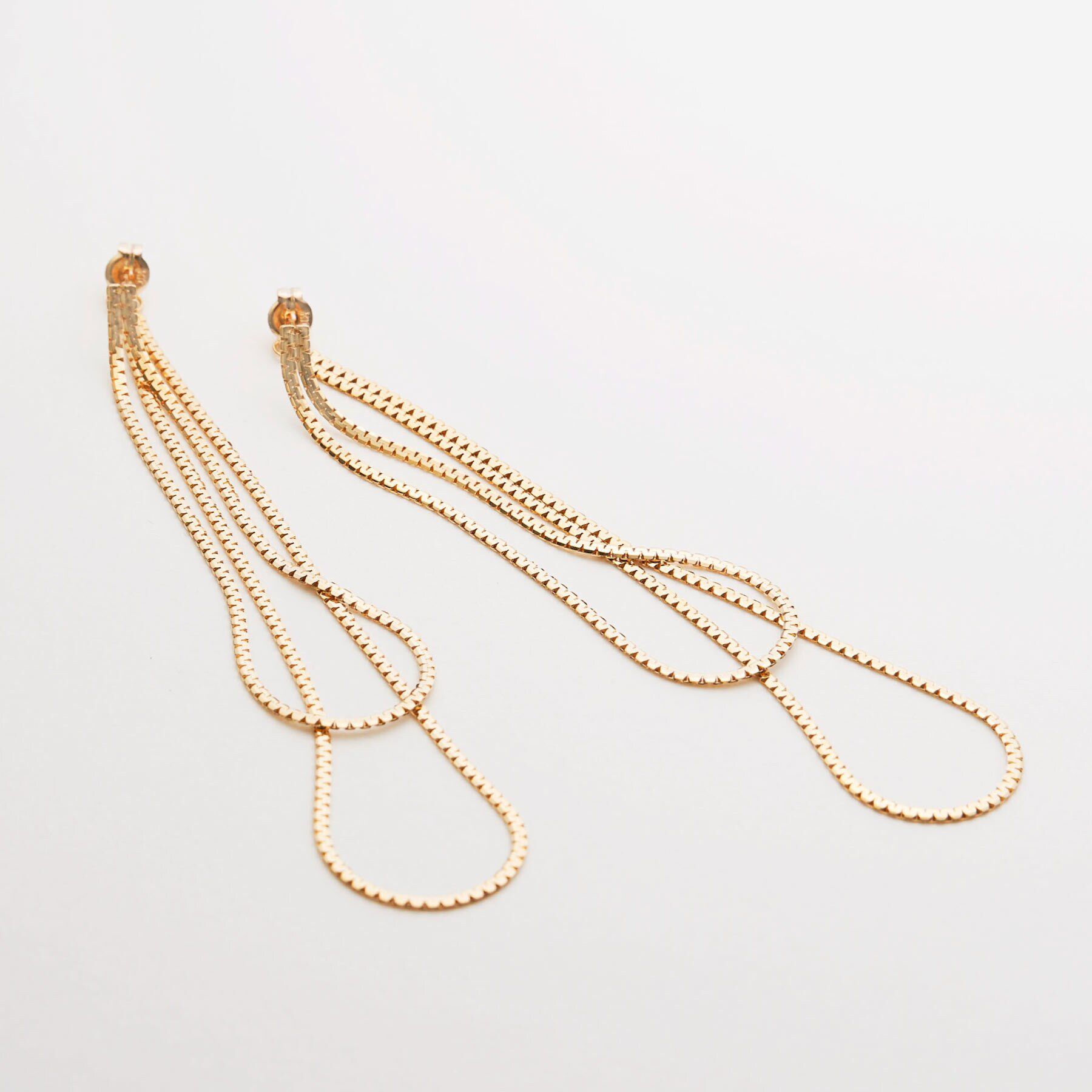 COCOSHNIK「K10ベネチアンフラットチェーンドレープ前後 スタッドピアス大」|ピアス|