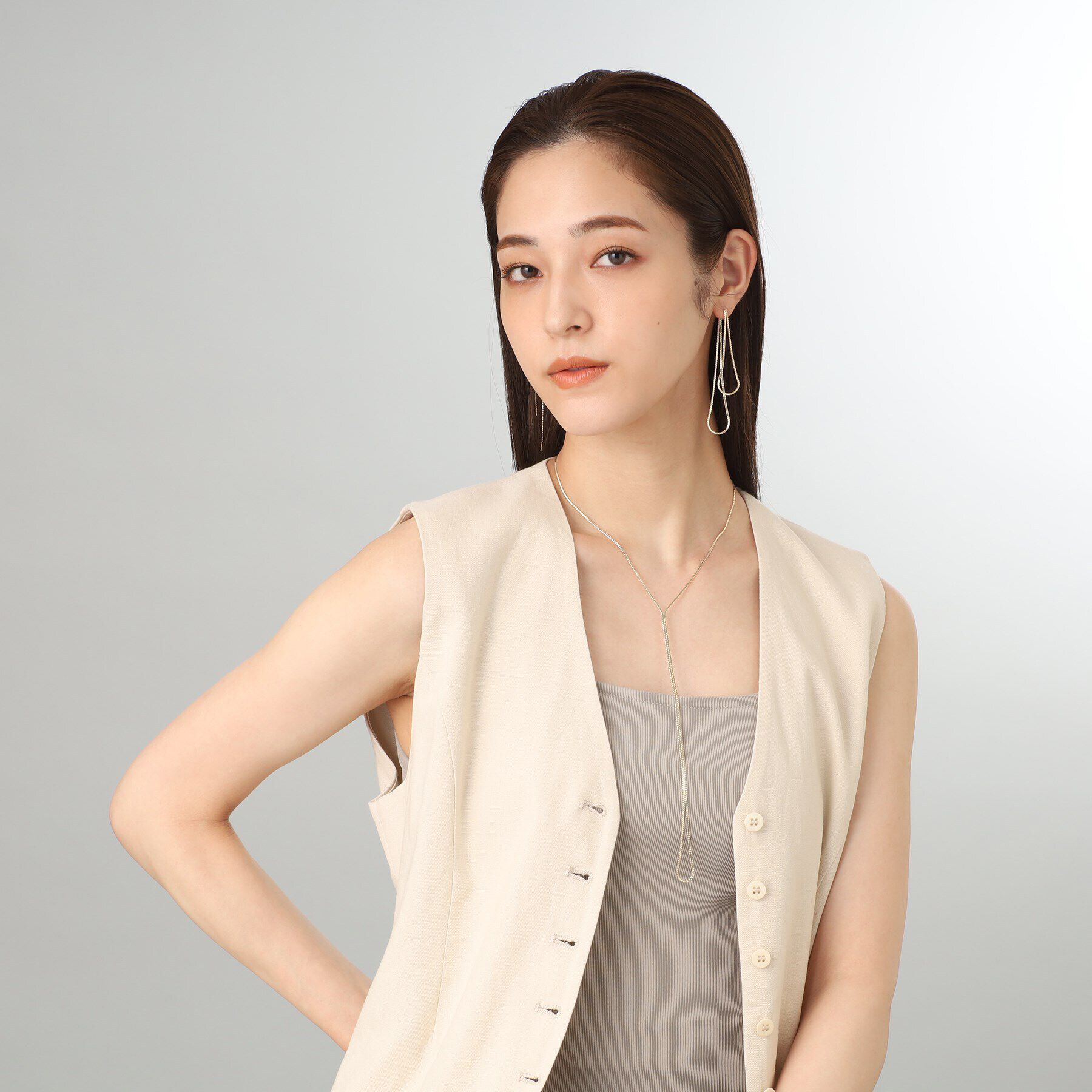 COCOSHNIK「K10ベネチアンフラットチェーンドレープ前後 スタッドピアス大」|ピアス|