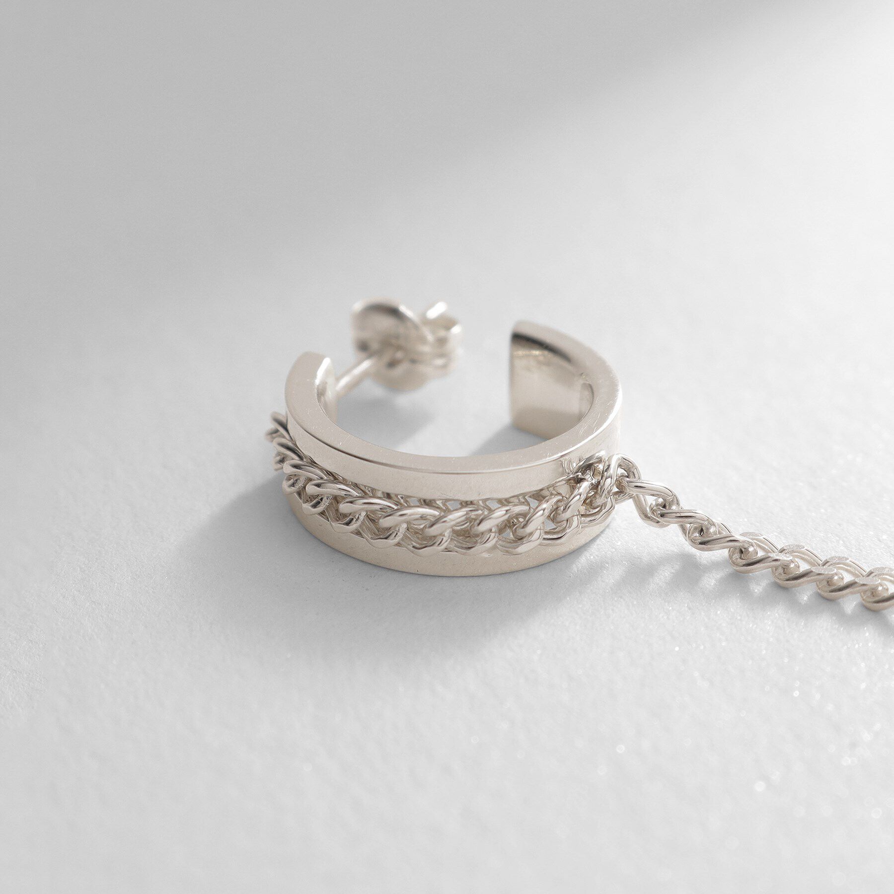 COCOSHNIK ONKITSCH「シルバー ハンギング カーブチェーンピアス」|ピアス|