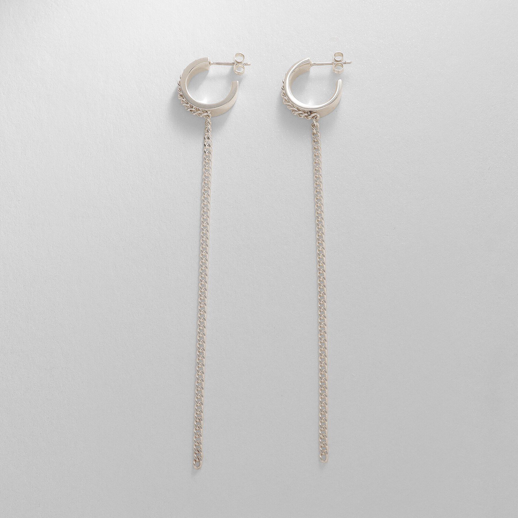 COCOSHNIK ONKITSCH「シルバー ハンギング カーブチェーンピアス」|ピアス|