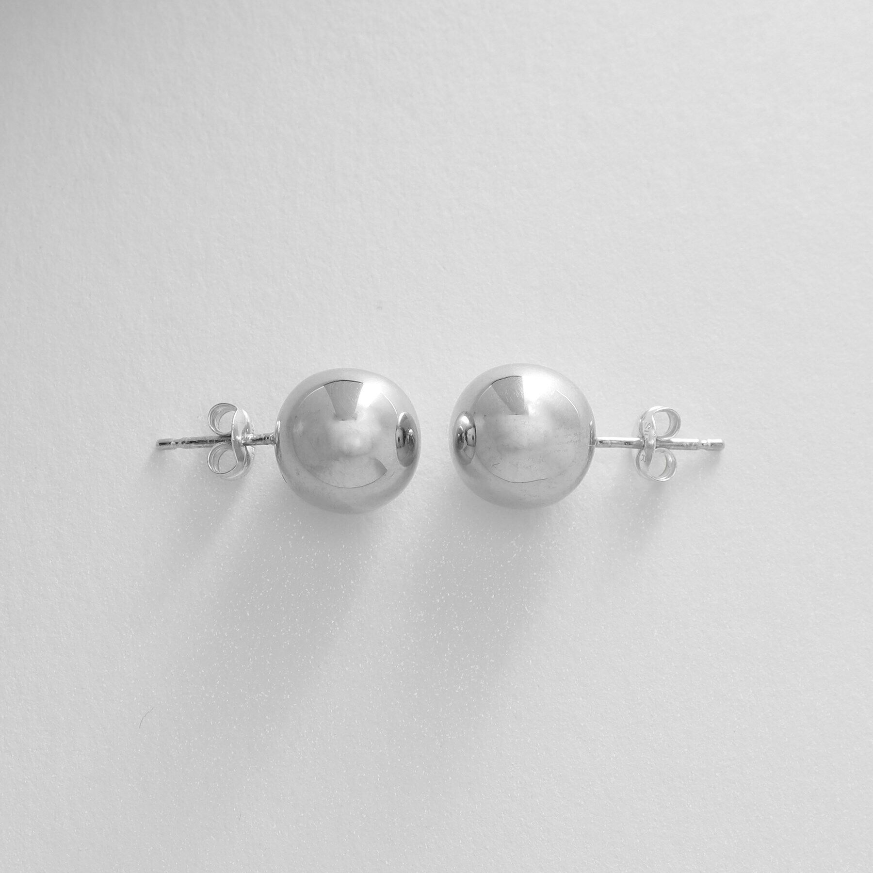 COCOSHNIK ONKITSCH「シルバー ホロウボール スタッドピアスS」|ピアス|