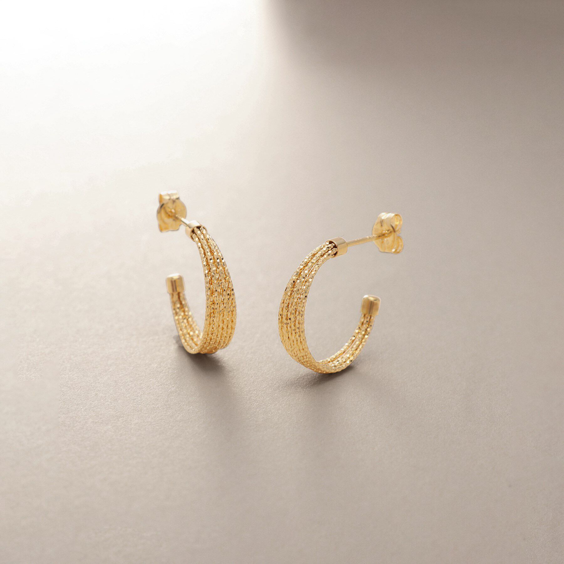 COCOSHNIK「K18ミラーカット7連 フープピアス」|ピアス|イエローゴールド(1