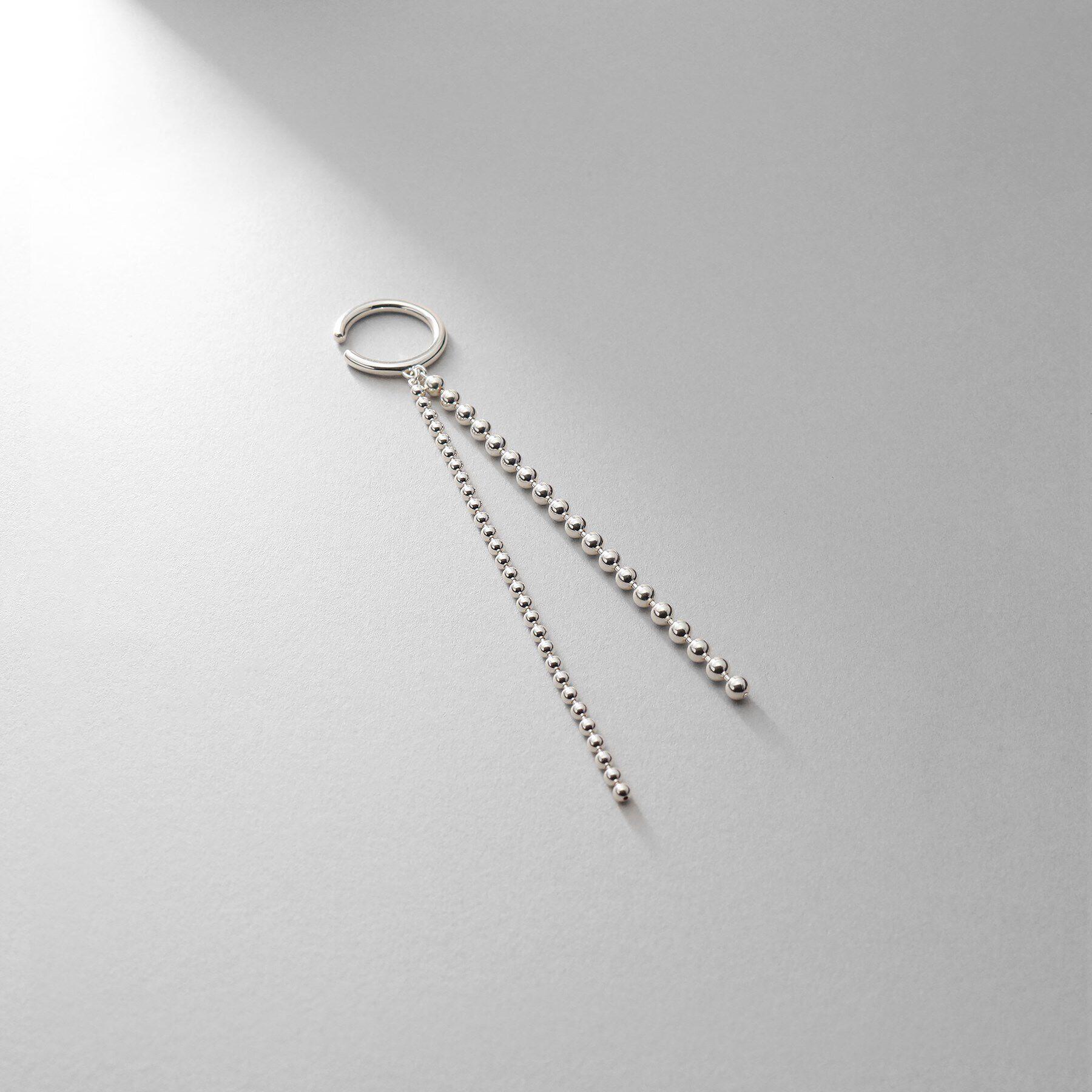 COCOSHNIK ONKITSCH「シルバー ボールチェーン イヤーカフ」|イヤリング|