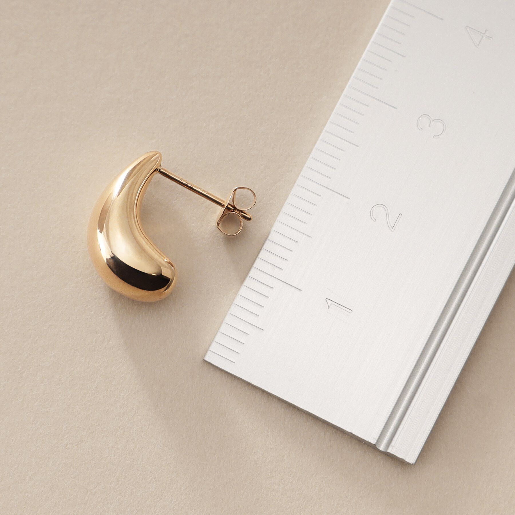 COCOSHNIK「K10中空ドロップカーブ スタッドピアス」|ピアス|