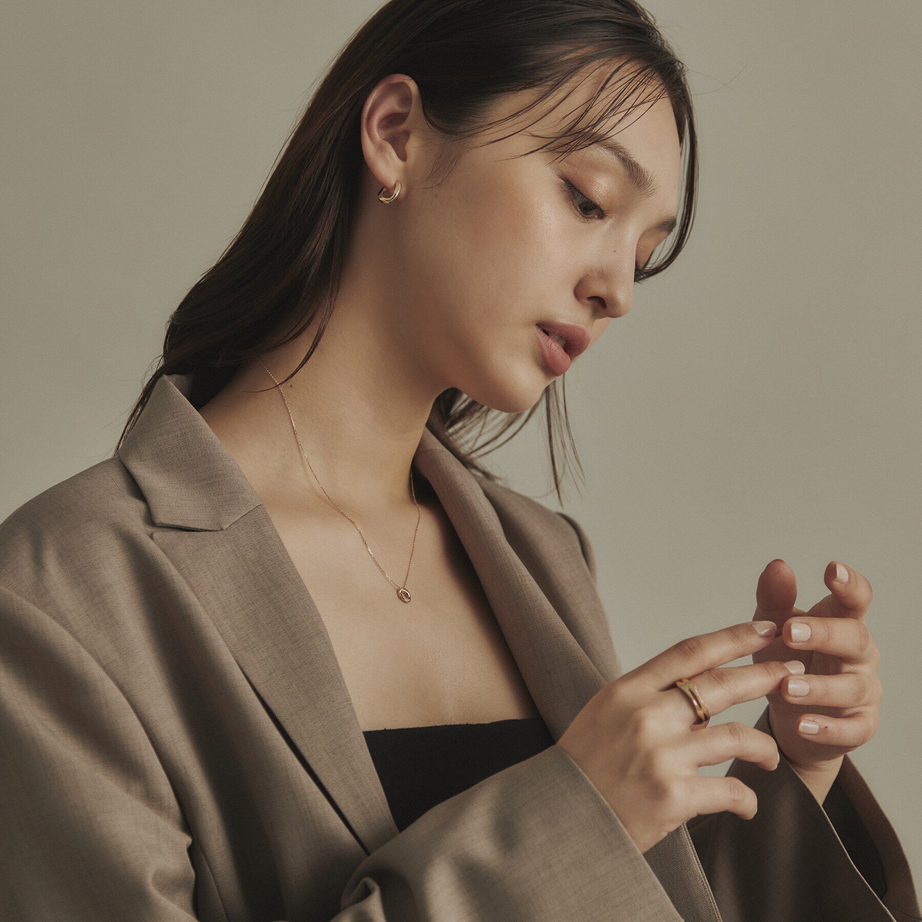 COCOSHNIK「K10キヘイモチーフ スタッドピアス」|ピアス|