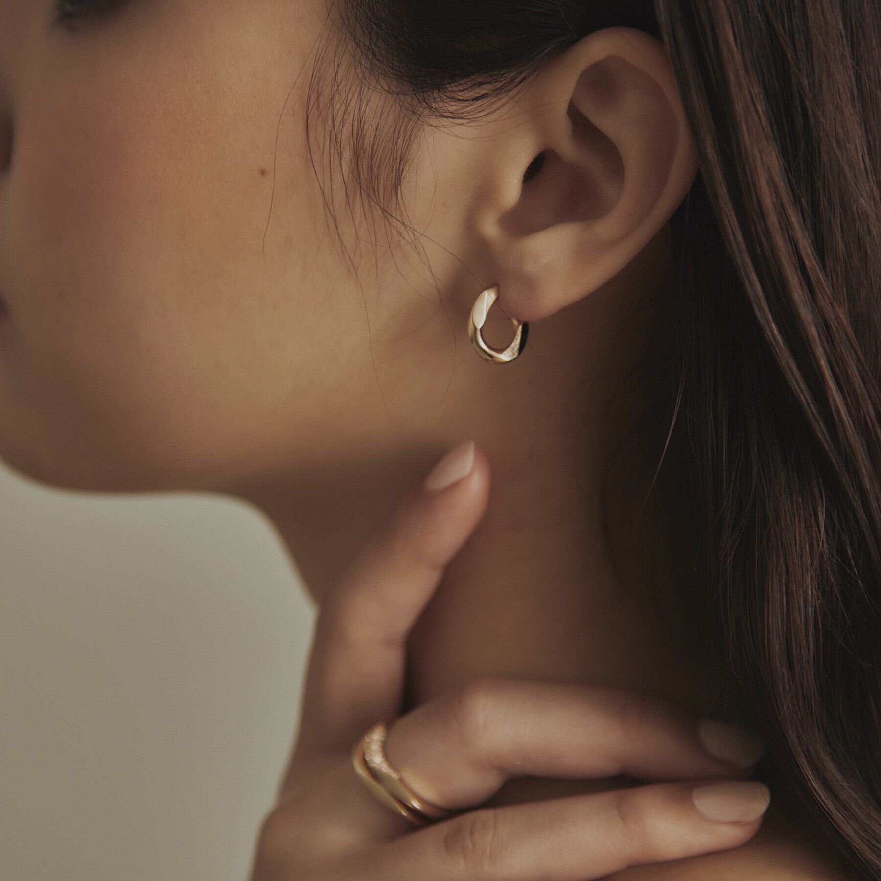 COCOSHNIK「K10キヘイモチーフ スタッドピアス」|ピアス|