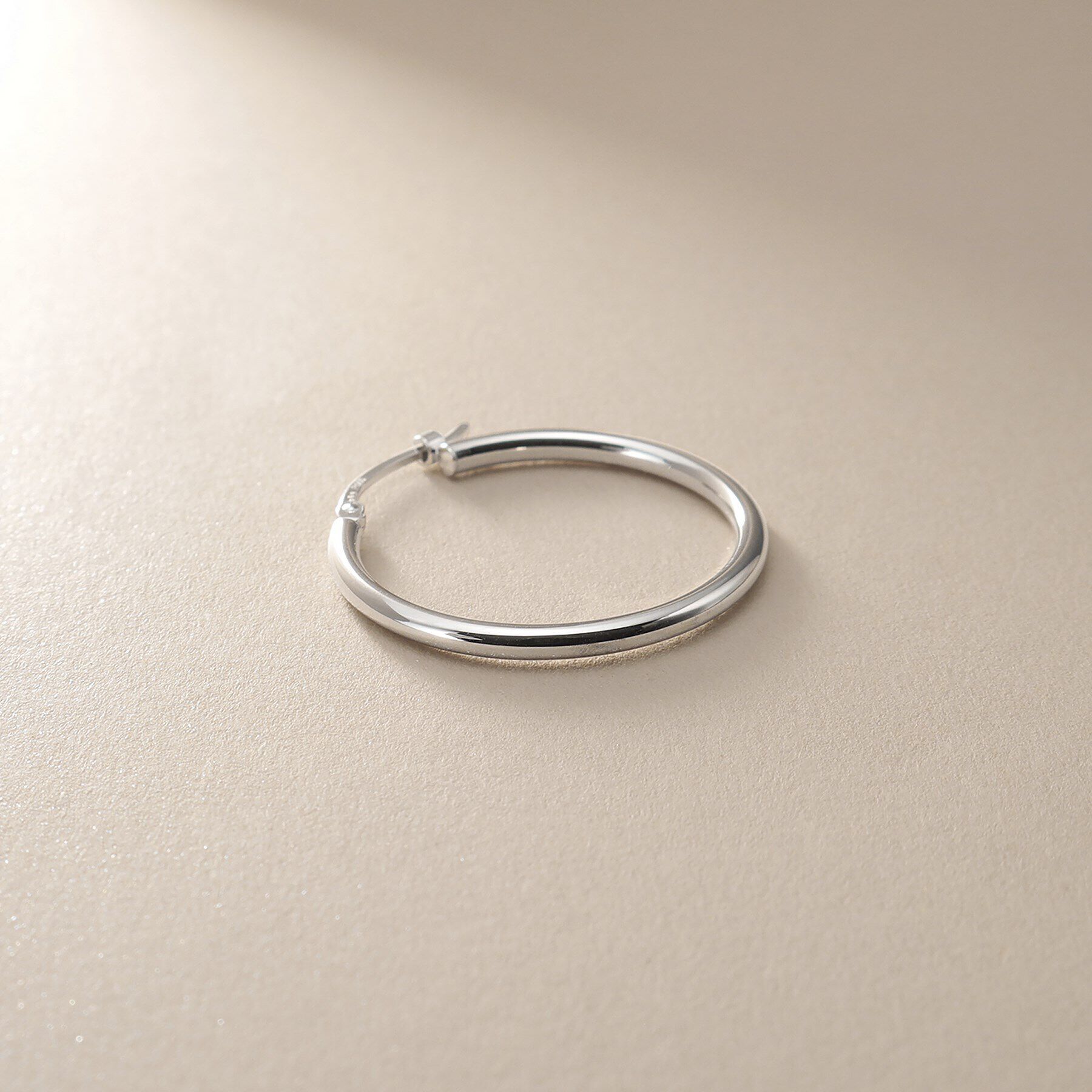 COCOSHNIK「プラチナ中空丸線 フープピアス大」|ピアス|