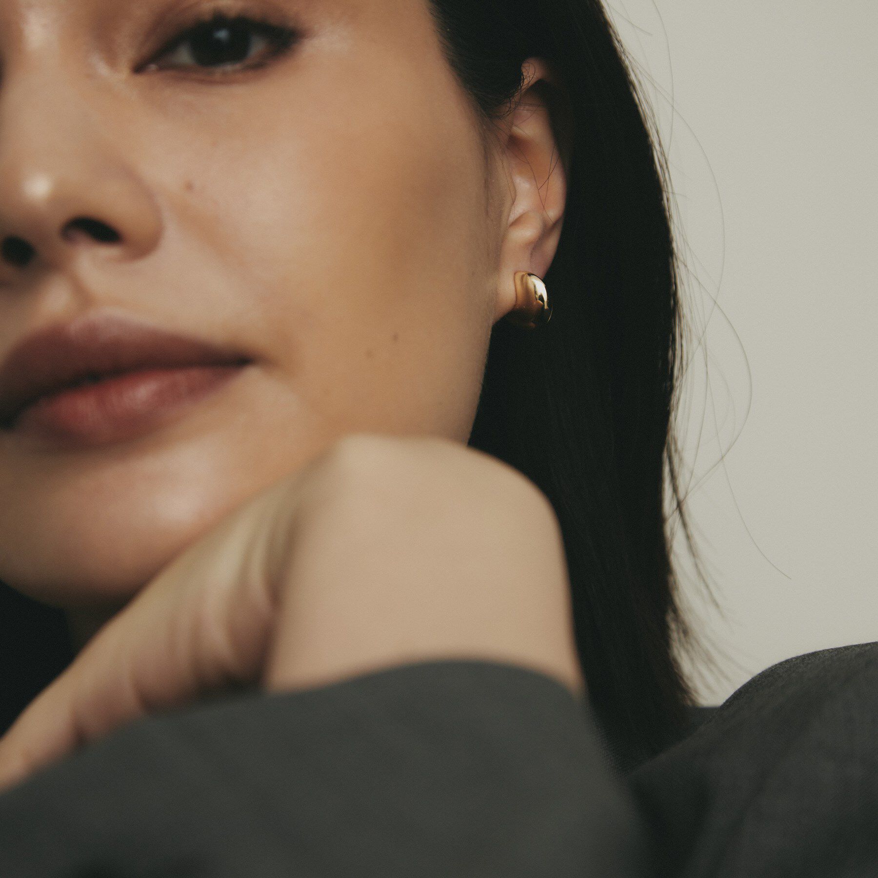 COCOSHNIK「K10中空しのぎフラット スタッズピアス」|ピアス|