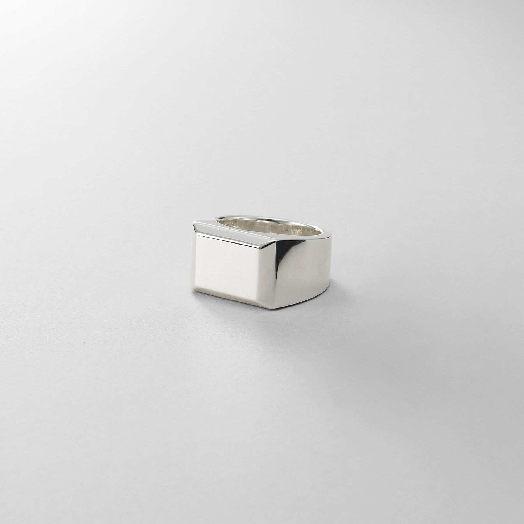 COCOSHNIK ONKITSCH「シルバー バケットカット シグネットリング」|リング|シルバー(600)