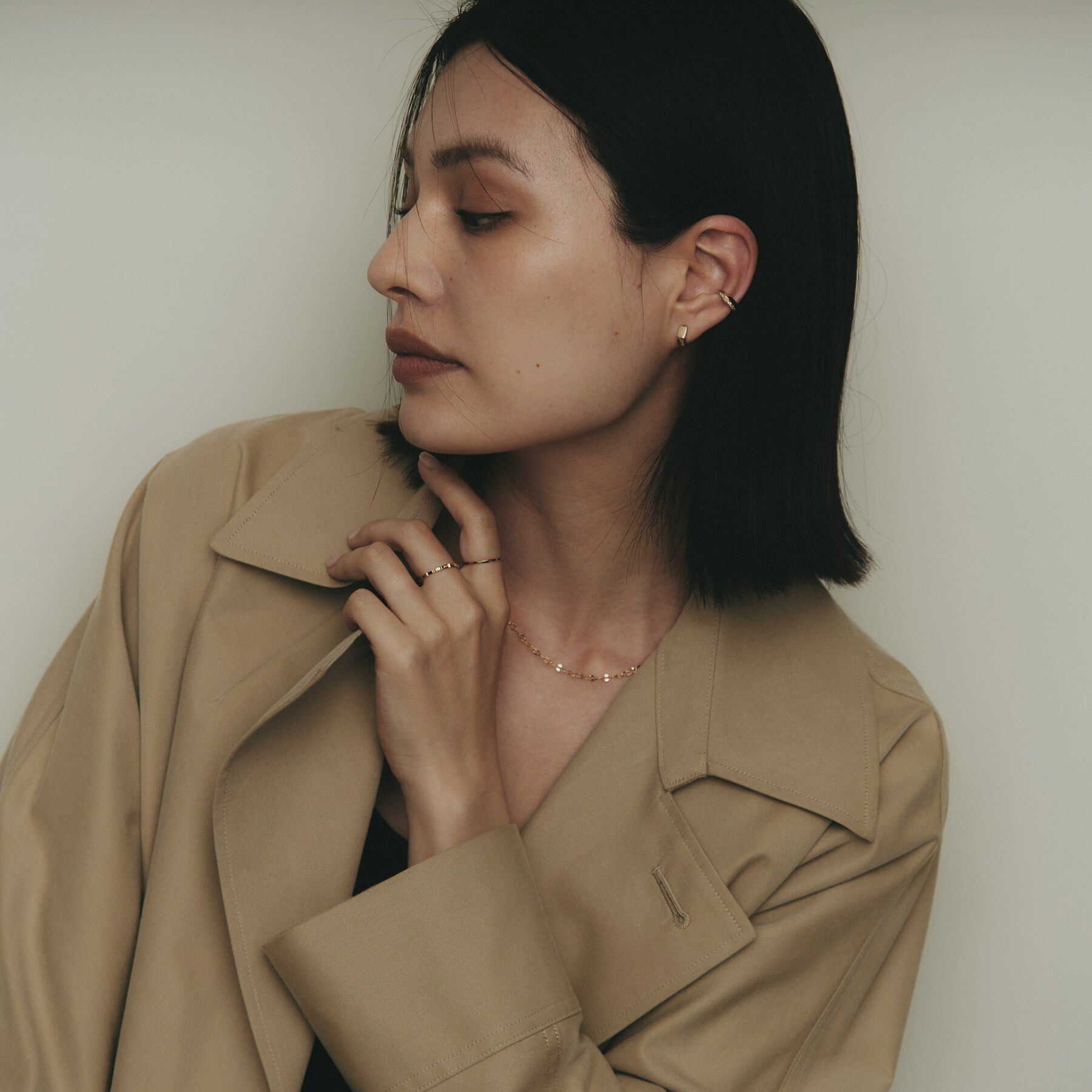 COCOSHNIK「K10中空トライアングルシェイプ スタッドピアス」|ピアス|