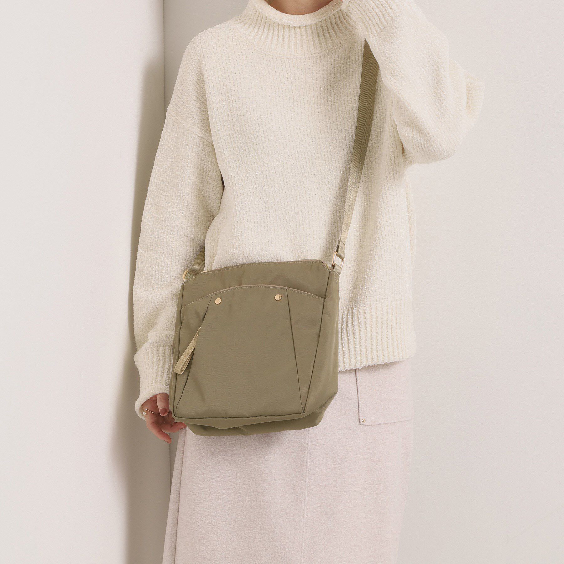 ITS&rsquo;DEMO「【6ポケット】ルニコ縦型ショルダー」|ショルダー・メッセンジャー|グレージュ(050)