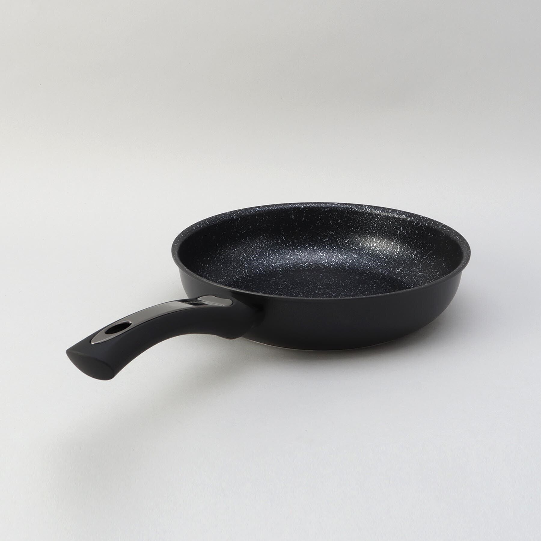 212 KITCHEN STORE「ジェットブラック フライパン 24cm ＜KEVNHAUN ケヴンハウン＞」|食器・キッチングッズ|