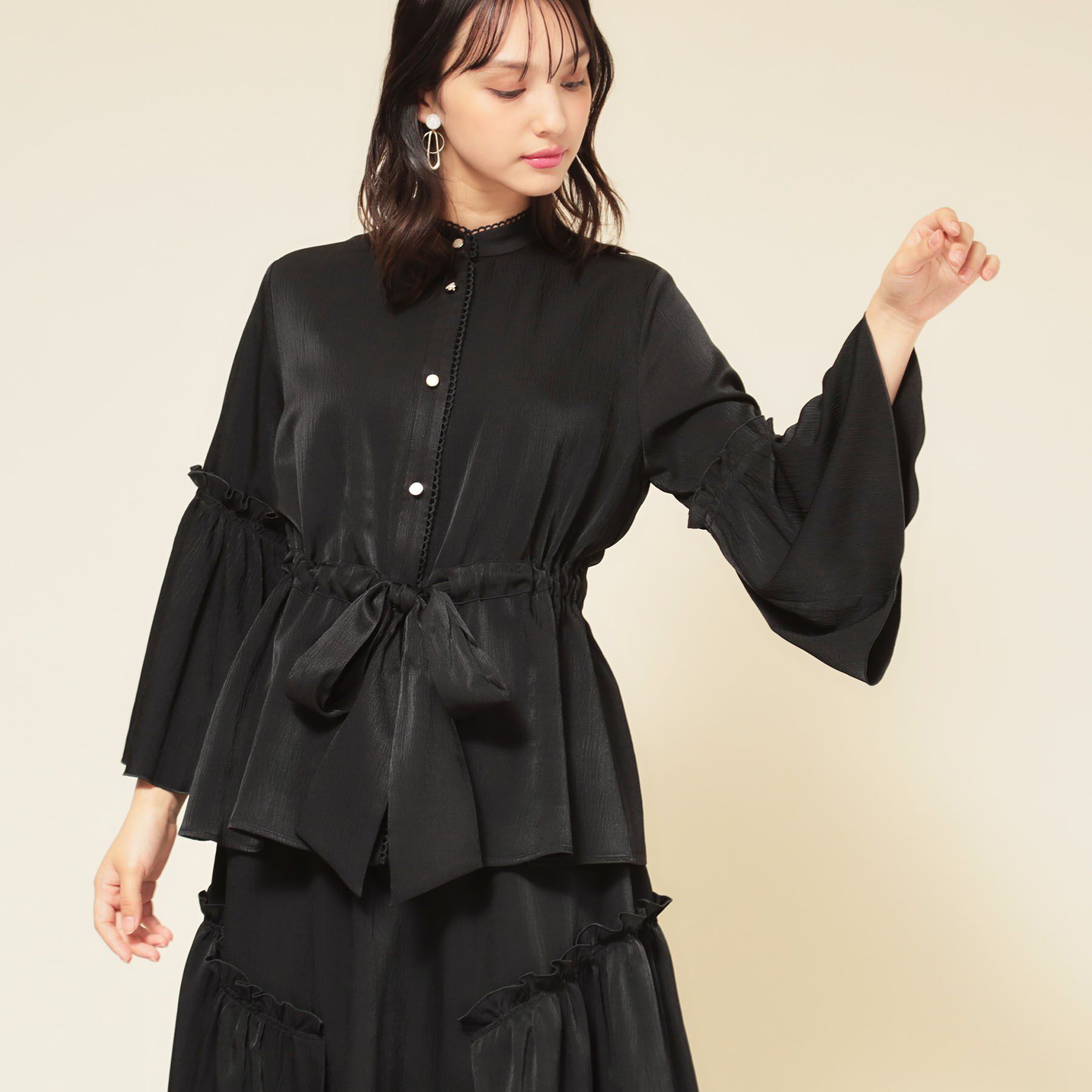 SunaUna「【COLLECTION LINE】フレアスリーブブラウス」|シャツ・ブラウス|ブラック(019)