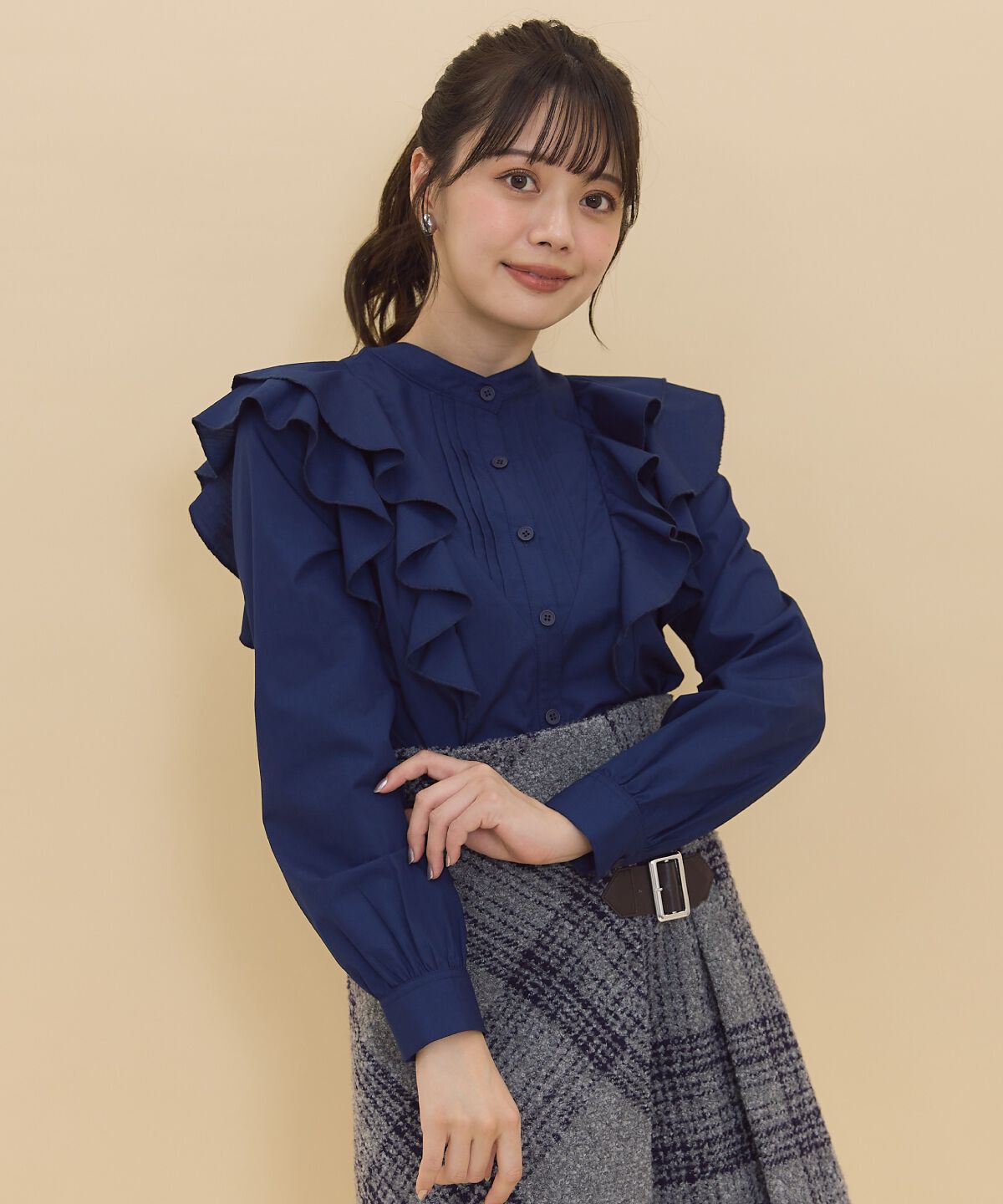 REDYAZEL「ショルダーフリルスタンドシャツ」|シャツ・ブラウス|ネイビー