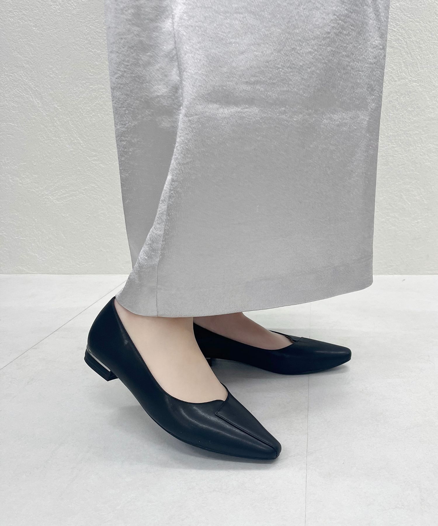 ORiental TRaffic「【WEB限定】アシンメトリーデザイン フラット パンプス /55102 通勤靴 すっきりシルエット」|パンプス|