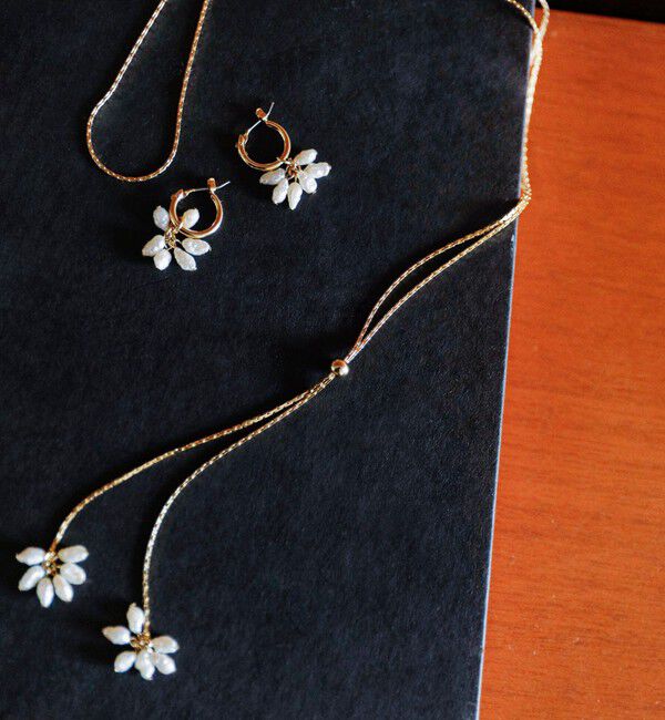 quaranciel「quaranciel: ミニ 淡水パール フラワーデザイン ネックレス」|ネックレス|