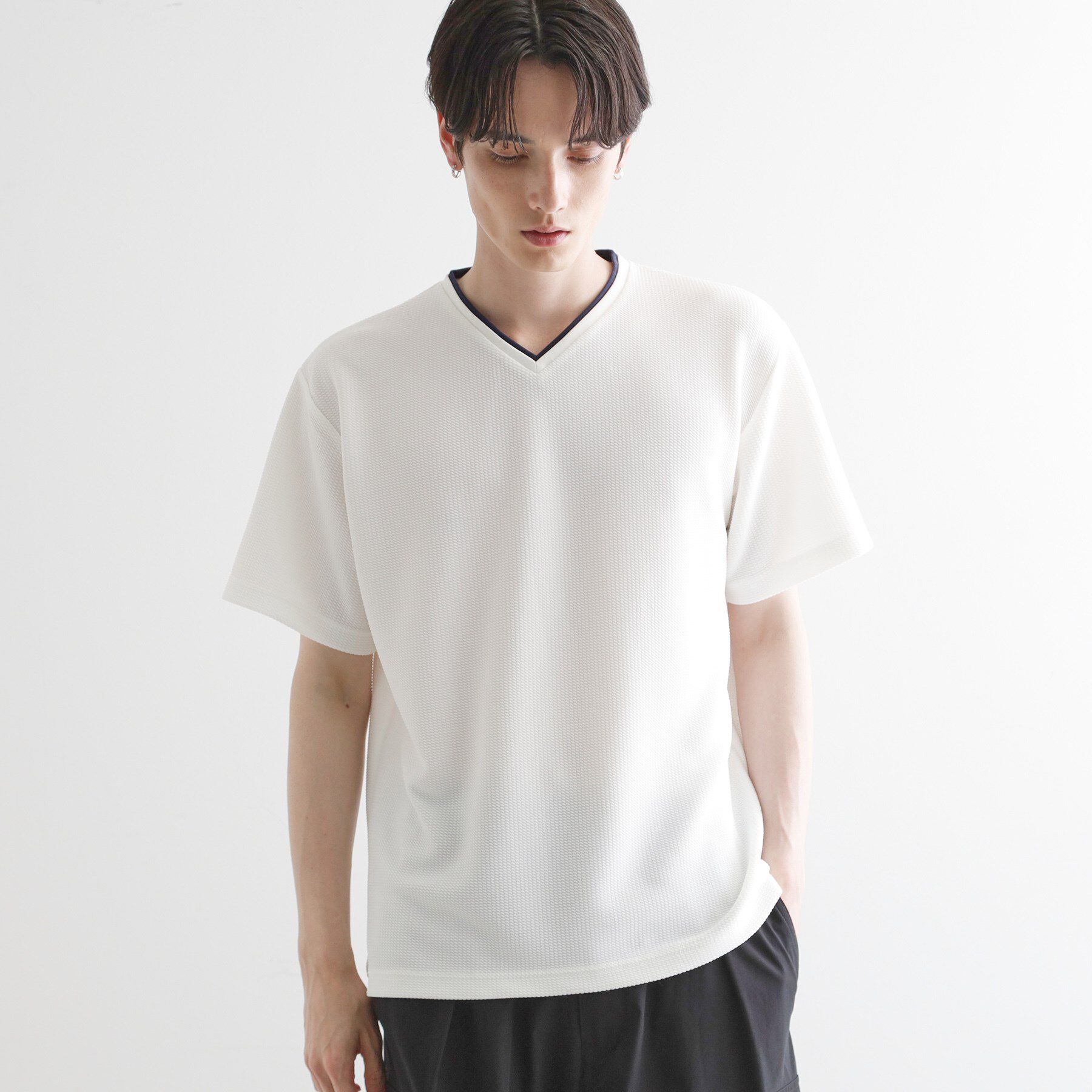 tk.TAKEO KIKUCHI「フェイクレイヤードVネックカットソー」|Tシャツ・カットソー|ホワイト(001)