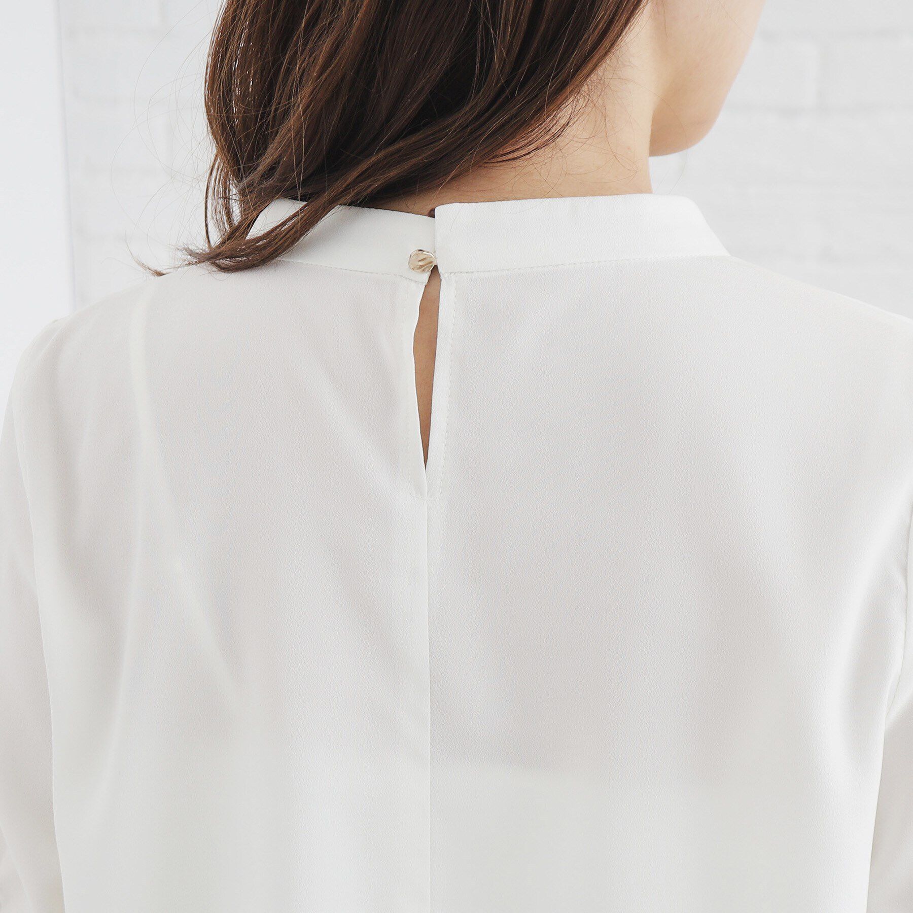 index「ツイストスリットネックブラウス【洗濯機洗い可】」|シャツ・ブラウス|