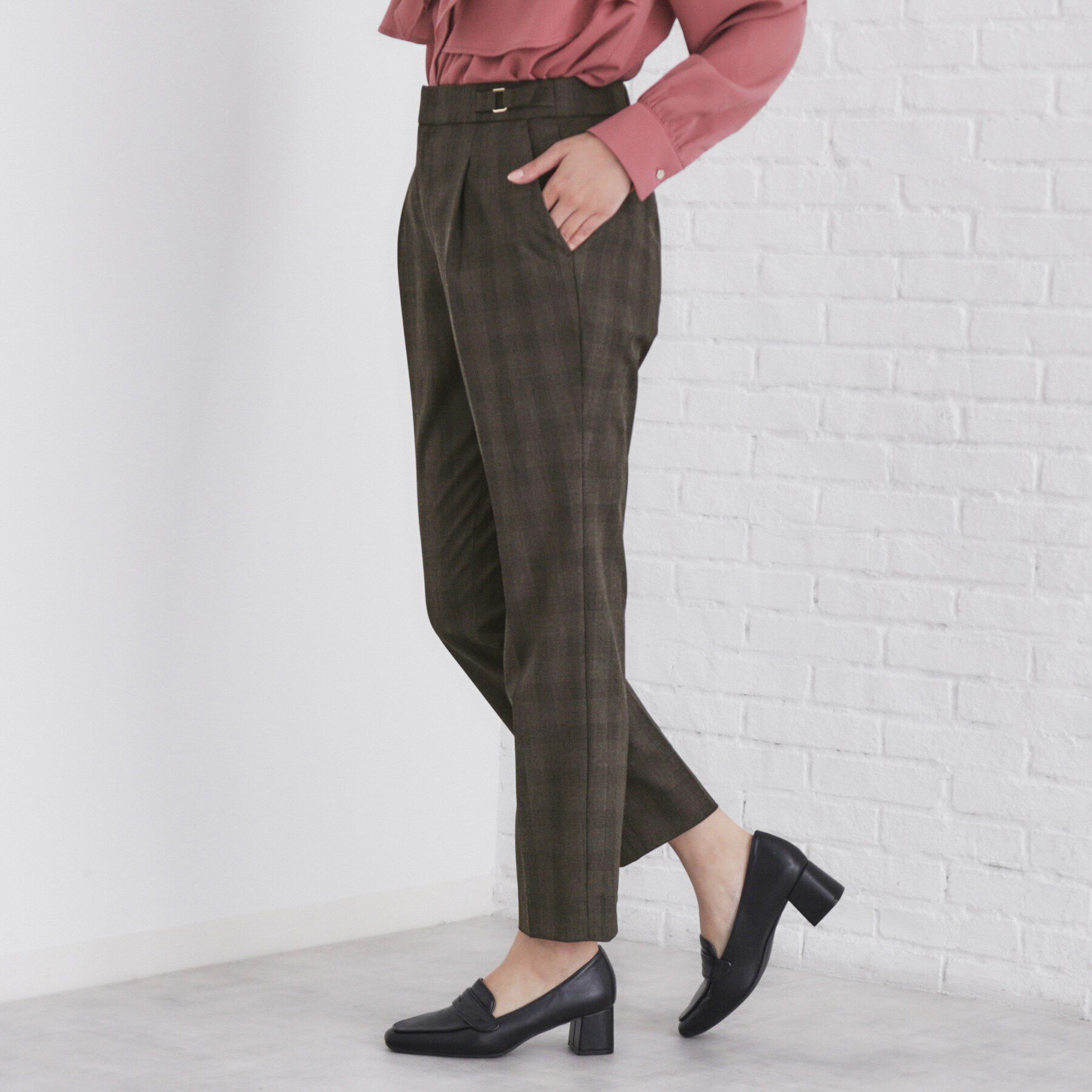 index「サイドベルト付きストレッチテーパードパンツ【洗濯機洗い可/イージーアイロン/防シワ】」|その他|