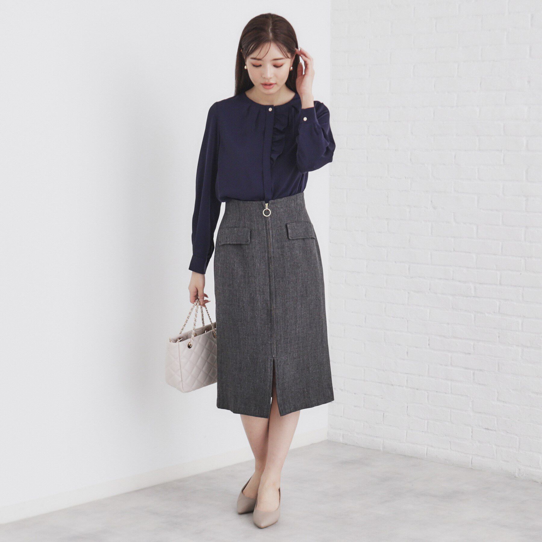 index「アシメフリルクルーネックブラウス【洗濯機洗い可/イージーアイロン/ストレッチ】」|シャツ・ブラウス|