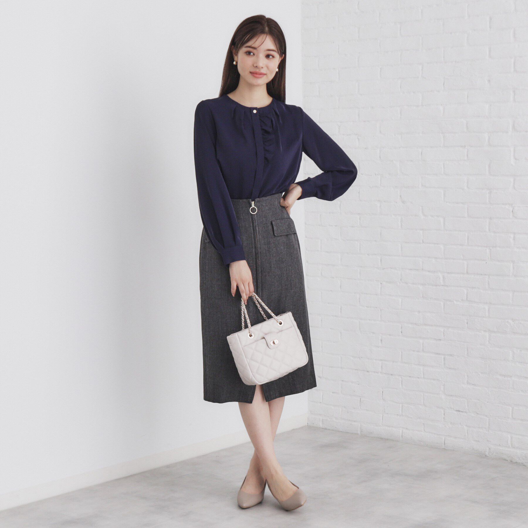 index「アシメフリルクルーネックブラウス【洗濯機洗い可/イージーアイロン/ストレッチ】」|シャツ・ブラウス|