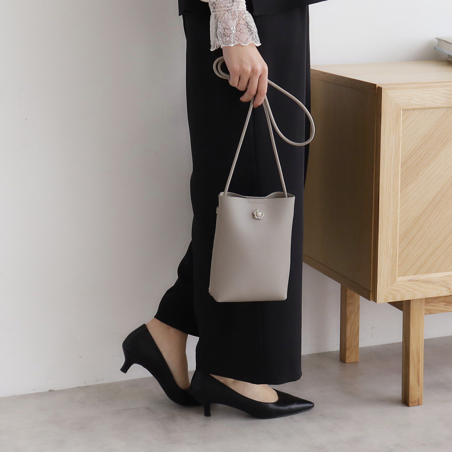 index「【クリアポケット付】フラワーパーツ合皮ミニショルダーバッグ」|ショルダー・メッセンジャー|