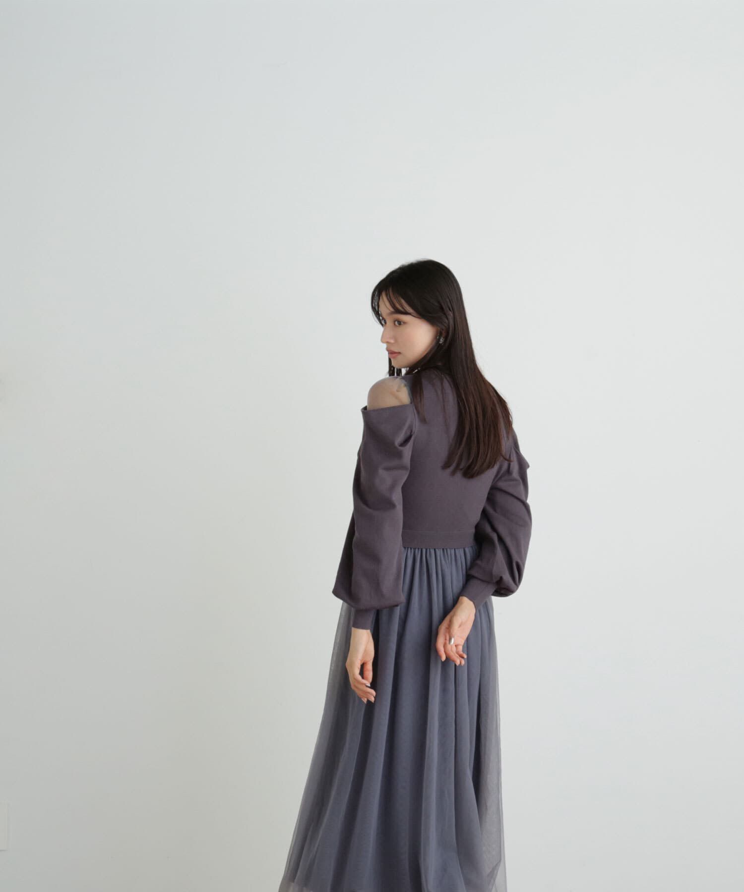  「ドレープスリーブドッキングニットワンピース」|ワンピース|チャコール1