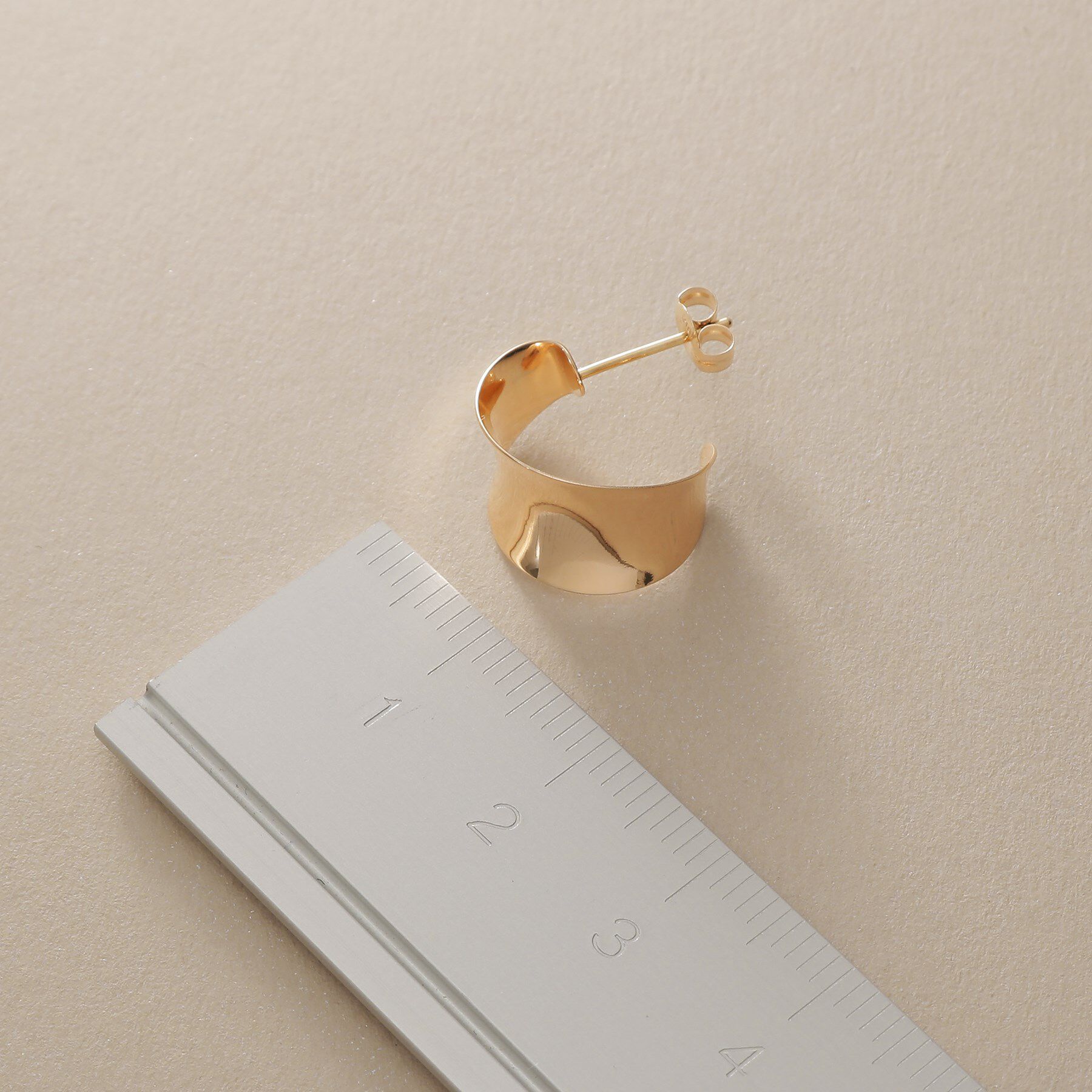 COCOSHNIK「K10逆アールプレート スタッドピアス」|ピアス|