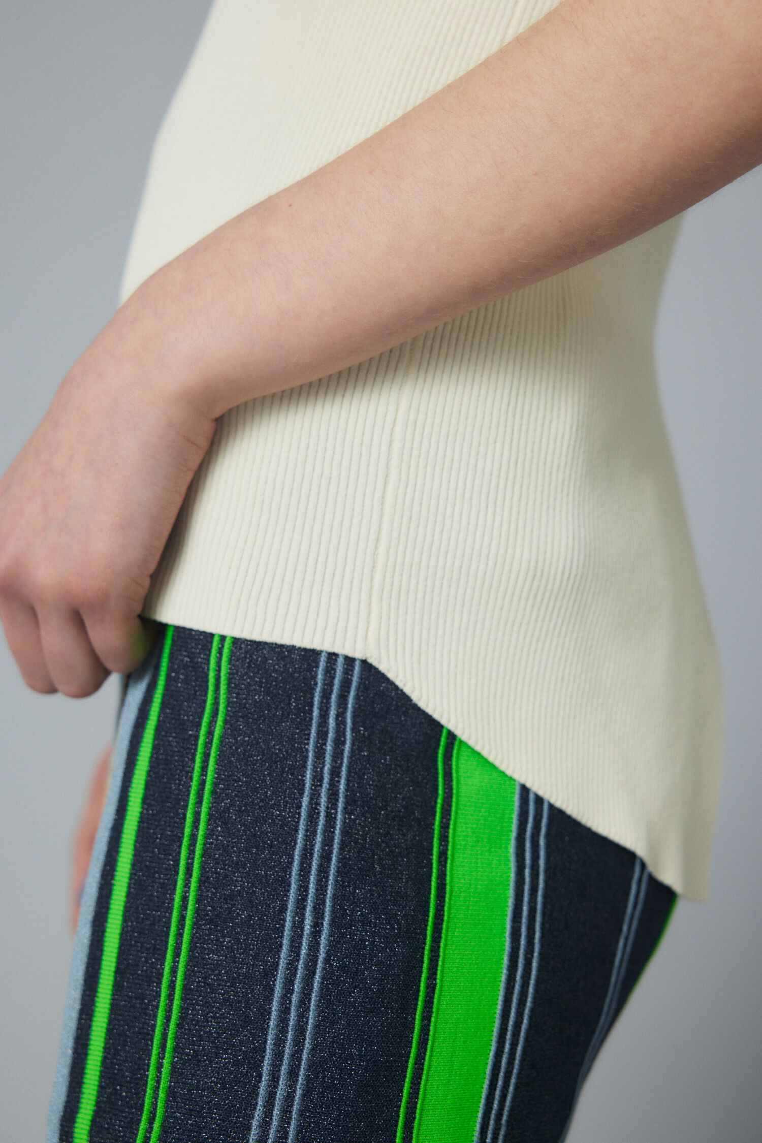 HeRIN.CYE「Back slit knit tops」|Tシャツ・カットソー|