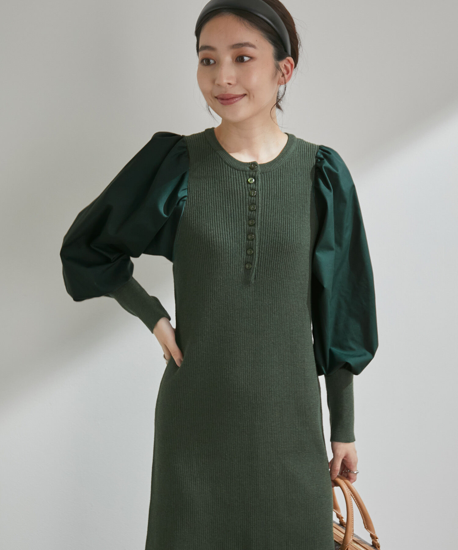 VIS「＜追加＞【一部カラー公式サイト・直営店舗限定】ボリュームスリーブ釦アクセントAラインニットワンピース」|ワンピース|