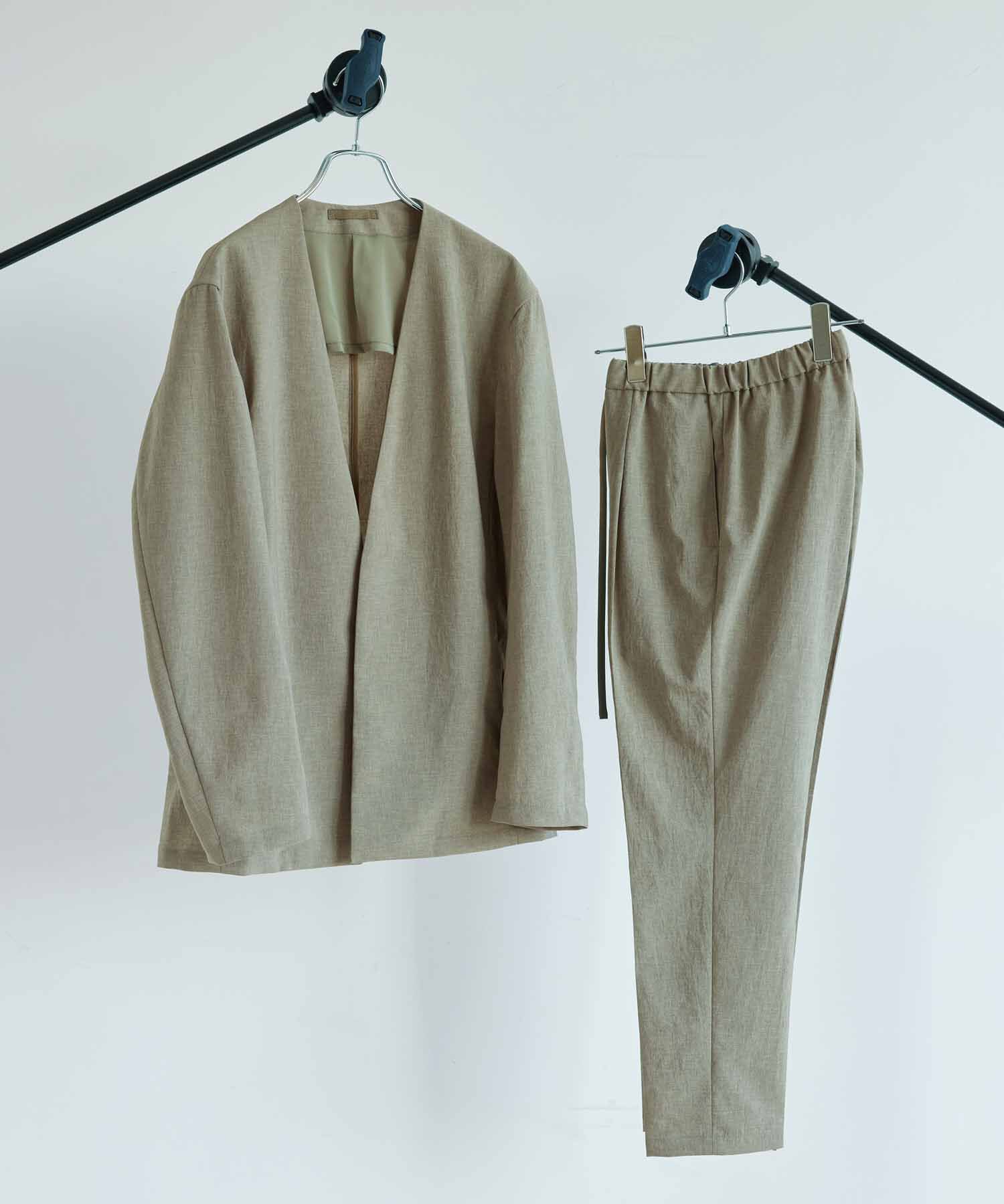 ADAM ET ROPE'「《2点セット》【RIRANCHA】吸水速乾 ノーカラージャケット＆イージーパンツ セットアップ」|スーツ|ベージュ系(29)