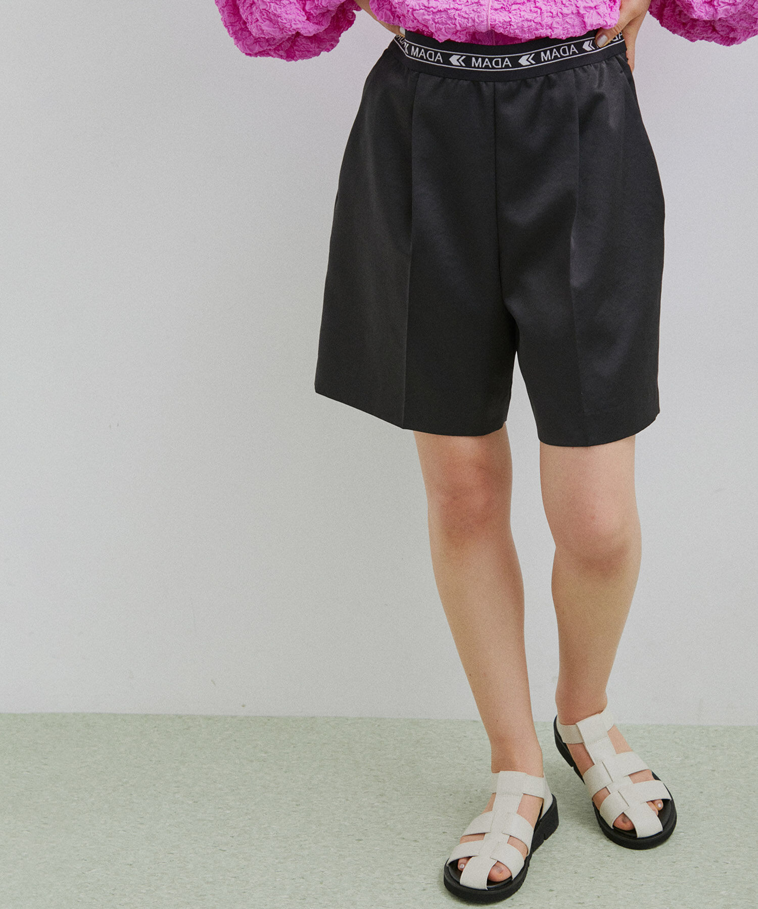 ADAM ET ROPE'「【サステナブル】ウエストロゴサテンショートパンツ」|その他|ブラック(01)