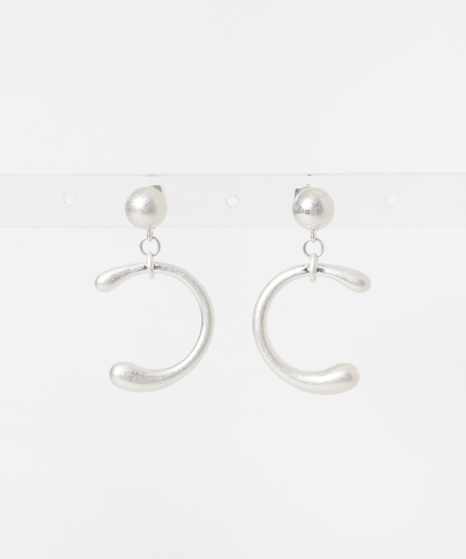 SMELLY「ボールニュアンスカーブピアス」|ピアス|