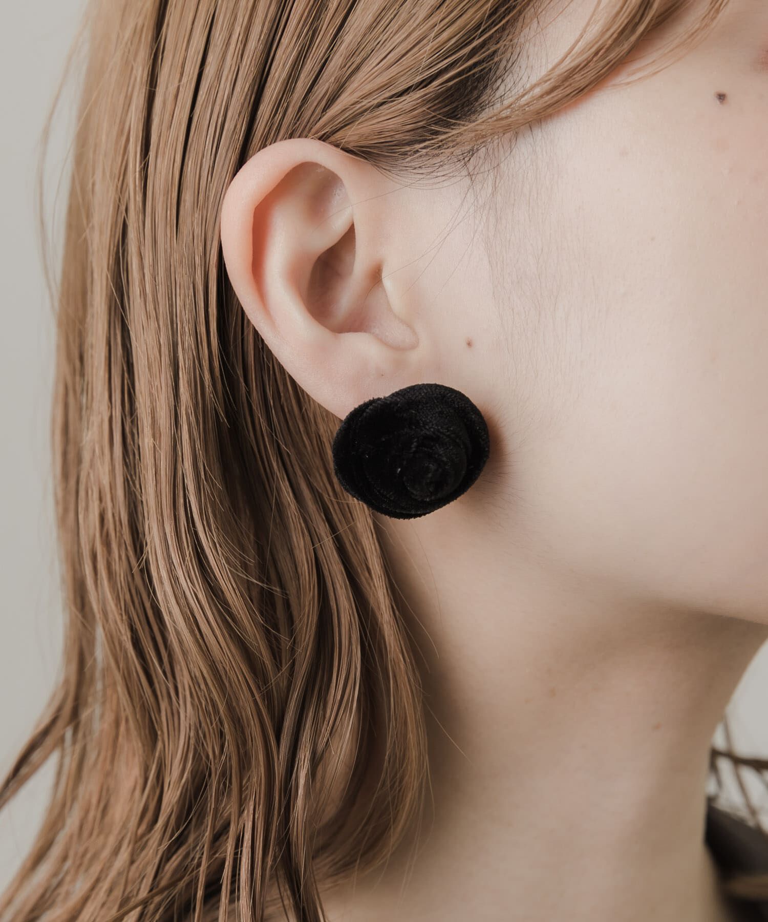 SMELLY「ベロアローズピアス」|ピアス|