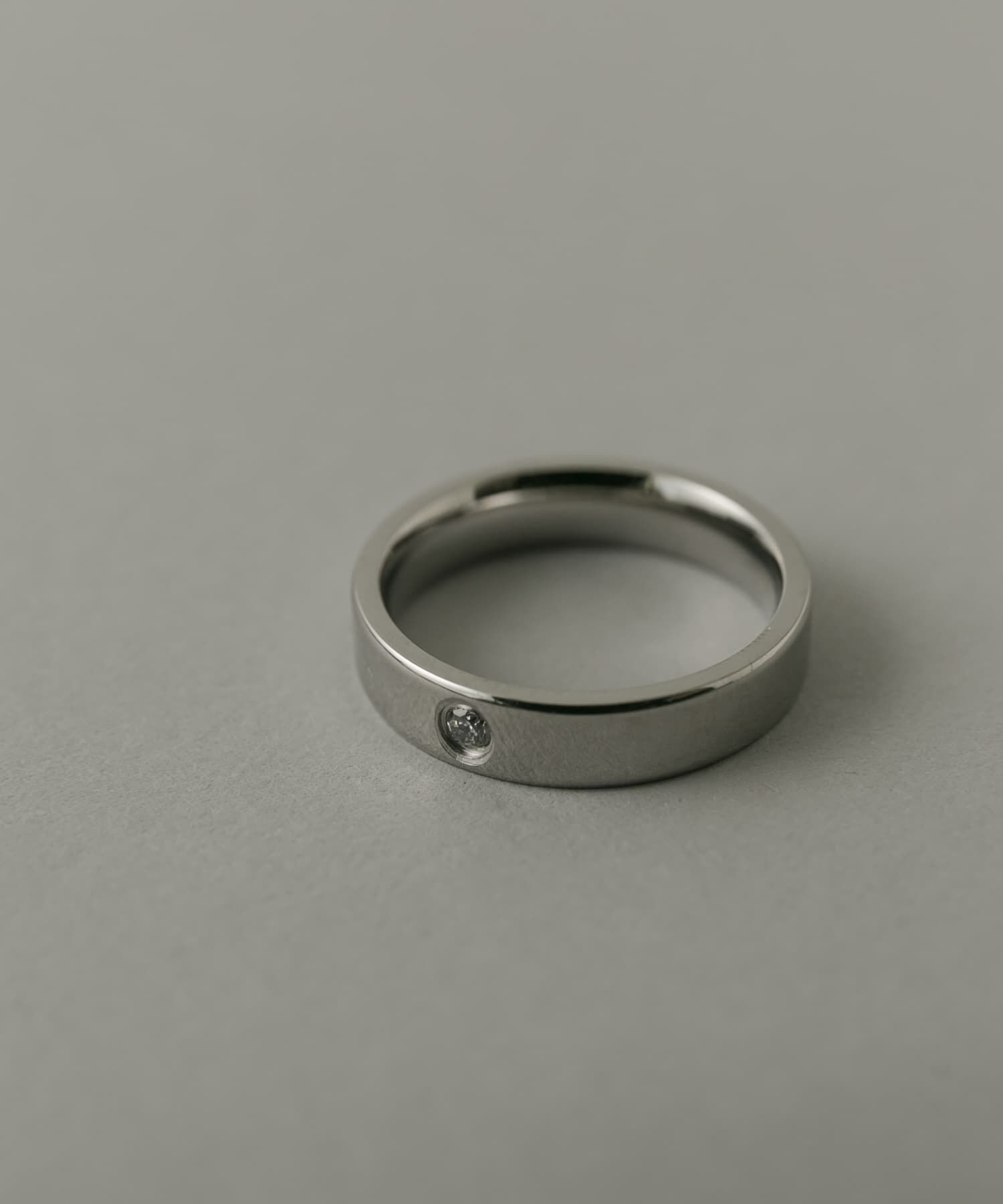 SMELLY「ステンレスポイントビジューリング」|リング|