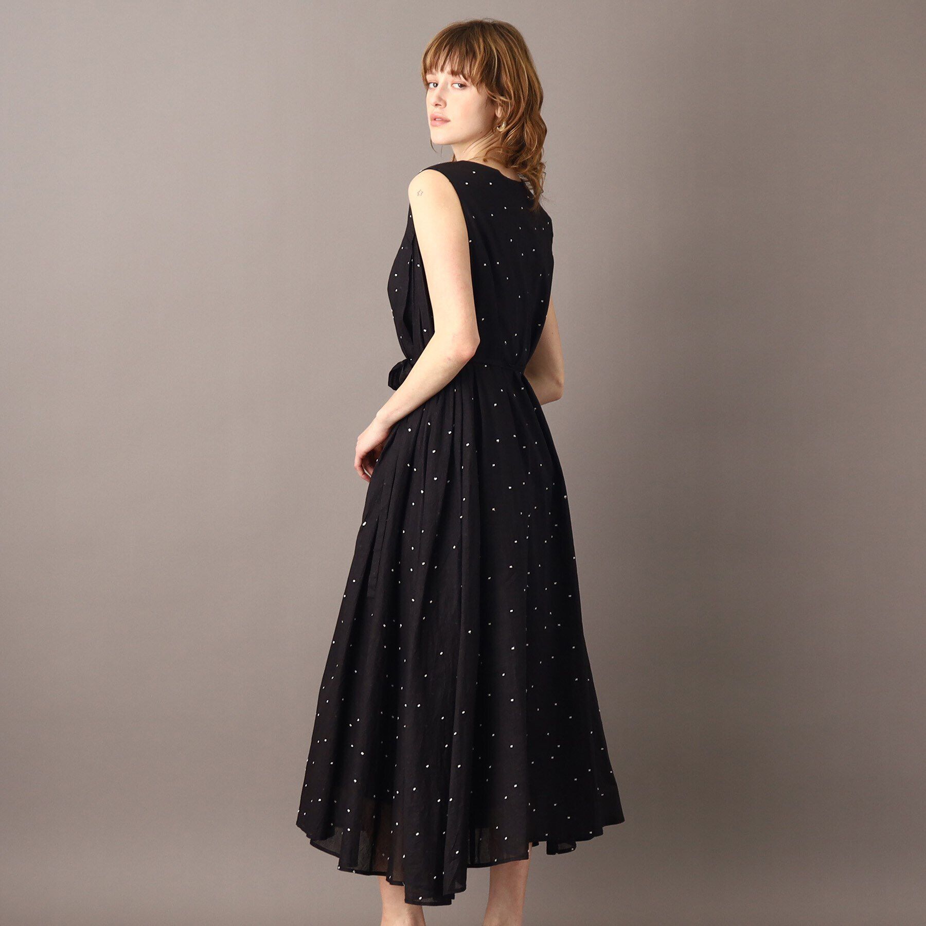 DRESSTERIOR「【大人フェミニン/前後2WAY/洗える】ドット刺繍ボリュームワンピース」|ワンピース|