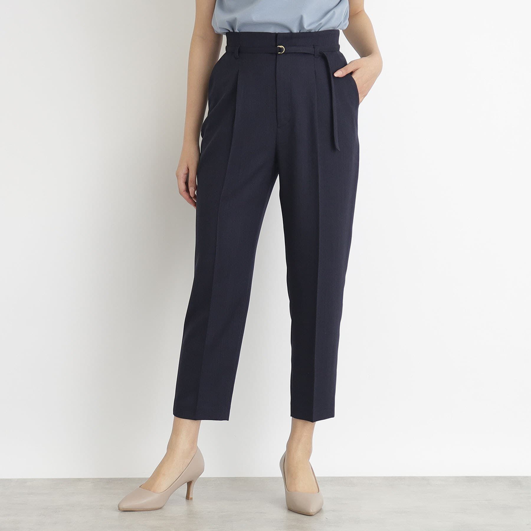 index「ストレッチベルテッドテーパードパンツ【吸水速乾／防シワ／洗濯機洗い可】」|その他|ネイビー(894)