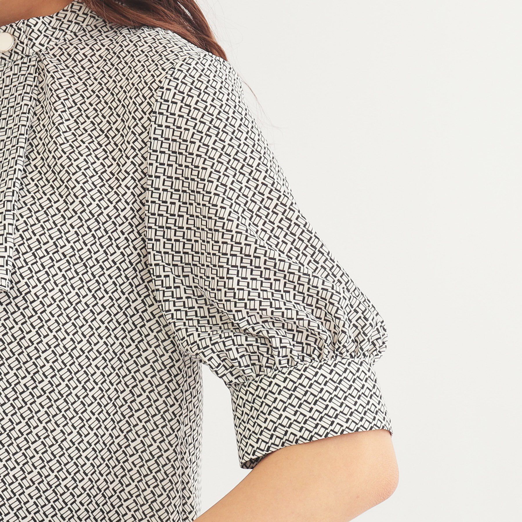 index「アシメボウタイブラウス【洗濯機洗い可/イージーアイロン】」|シャツ・ブラウス|